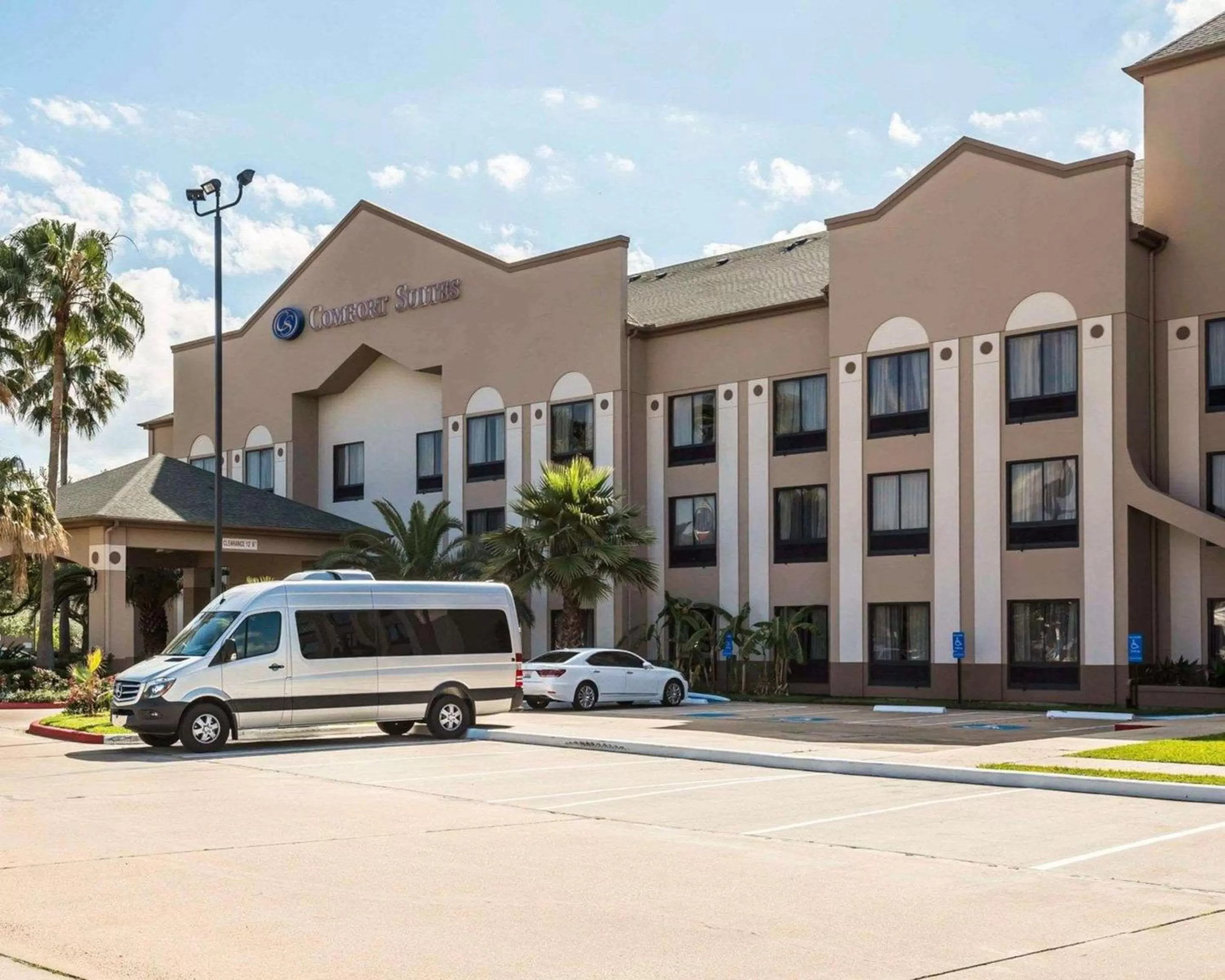Property building in Comfort Suites Stafford Near Sugarland