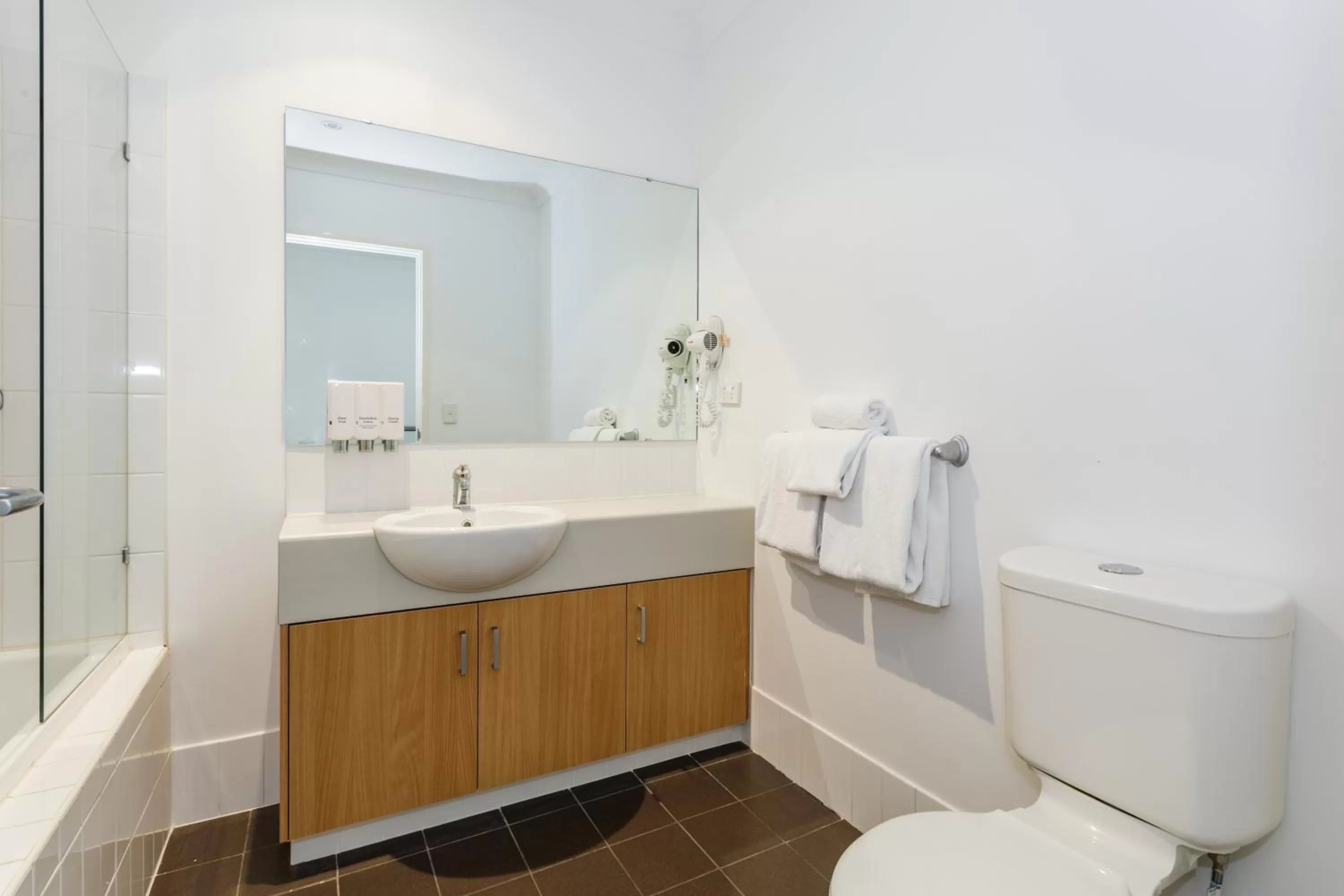 Toilet in Perth Ascot Central Apartment Hotel Official