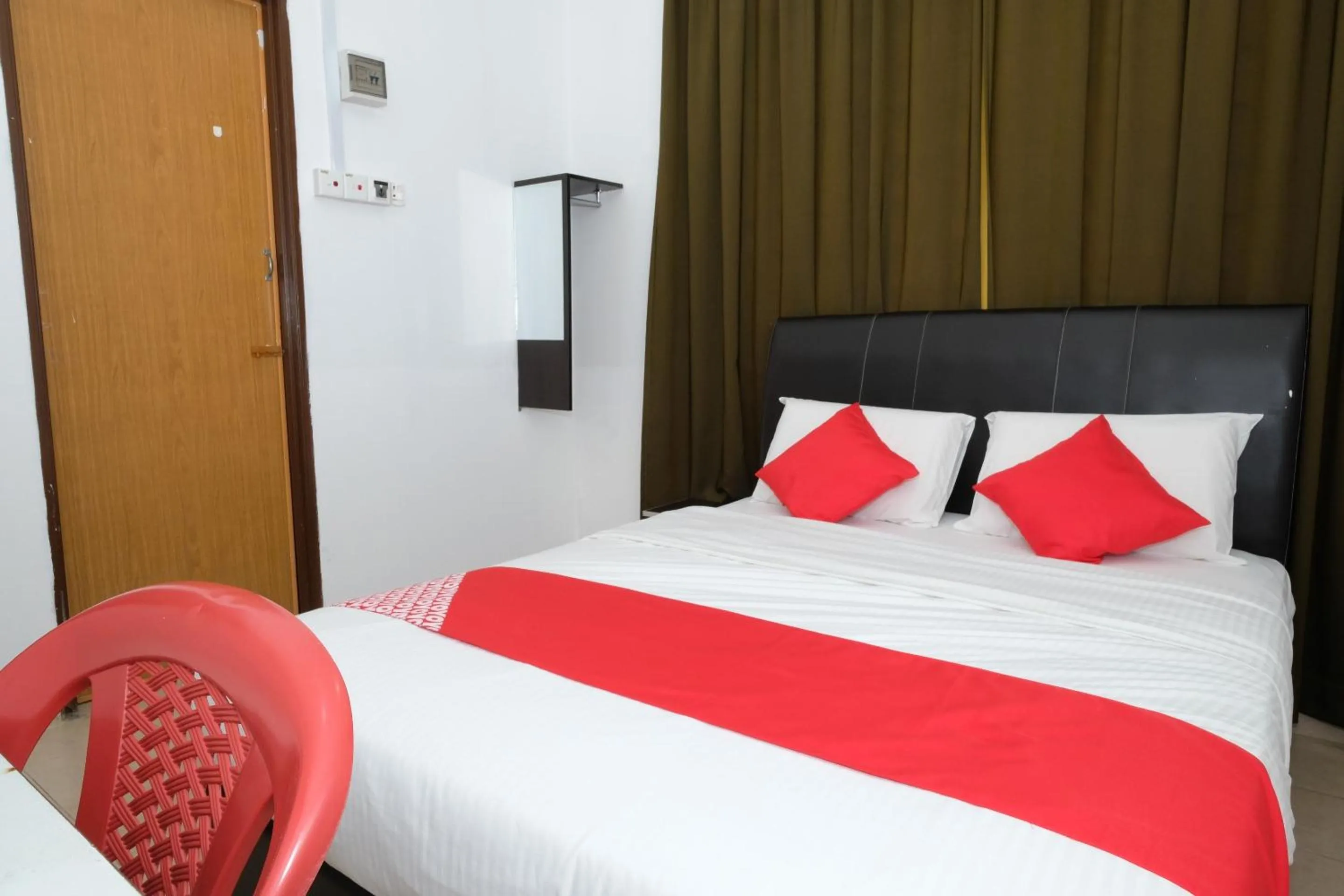 Bedroom, Bed in OYO 905 Hotel De'light Villa