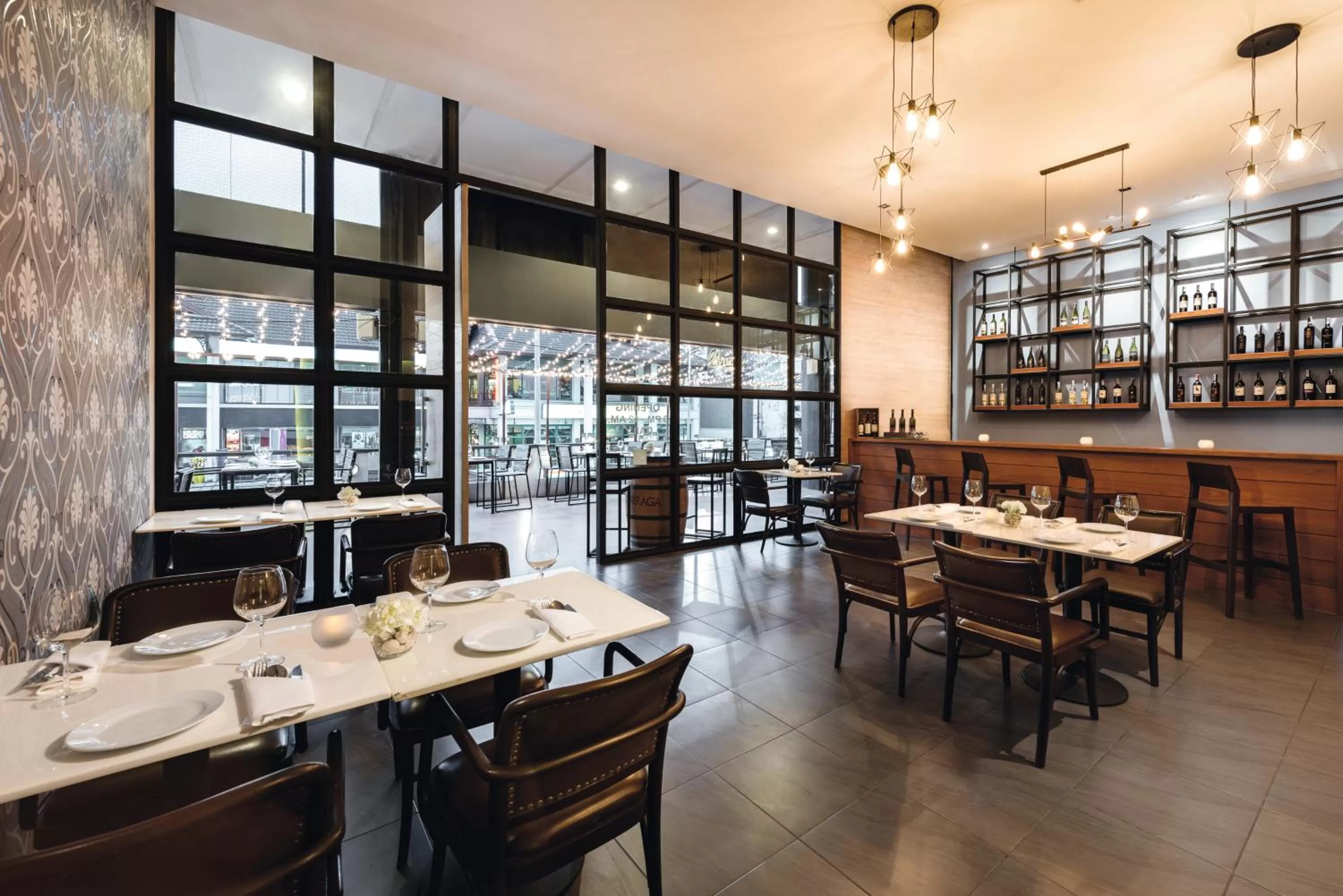 Restaurant/places to eat in Movenpick Suriwongse Hotel Chiang Mai