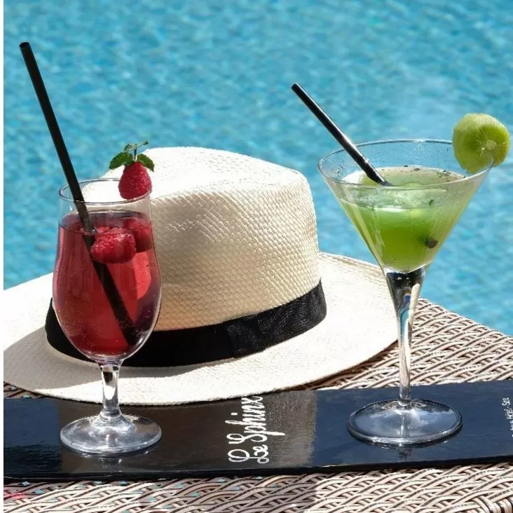 Swimming pool, Drinks in Le Sphinx Boutique Hôtel