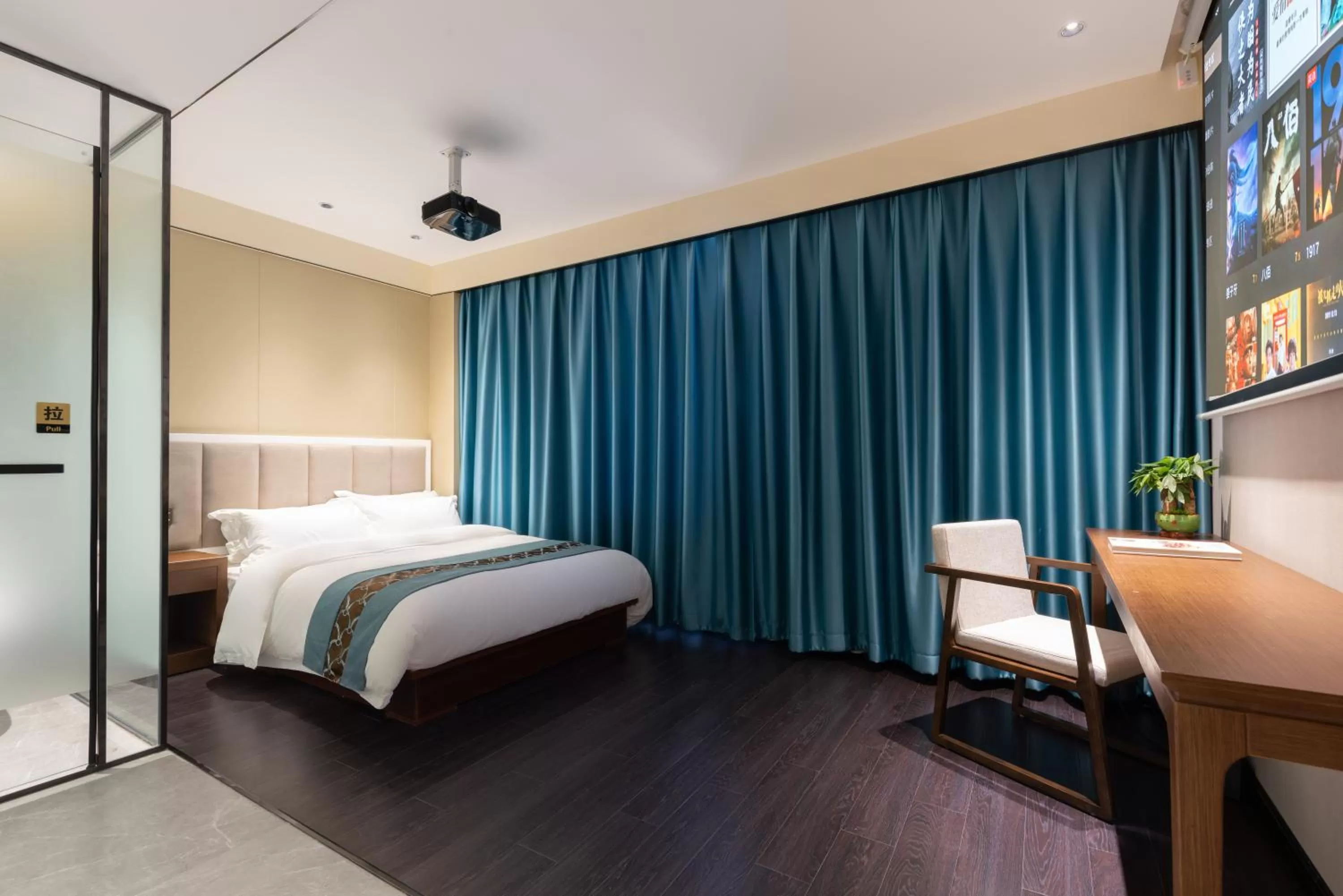 Bed in Chinese Culture Holiday Hotel - Nanluoguxiang