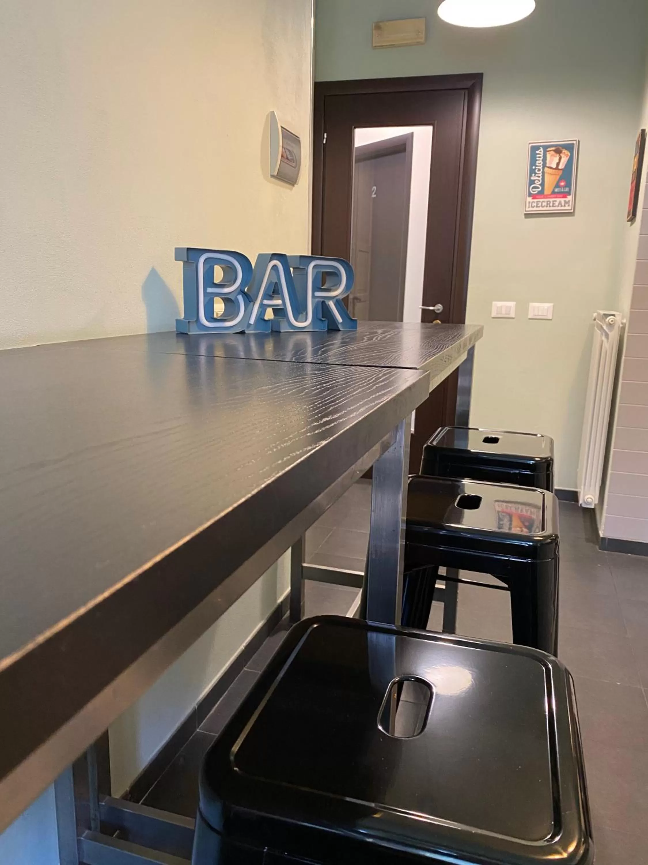 Communal kitchen in Guest House Rome by GHOR