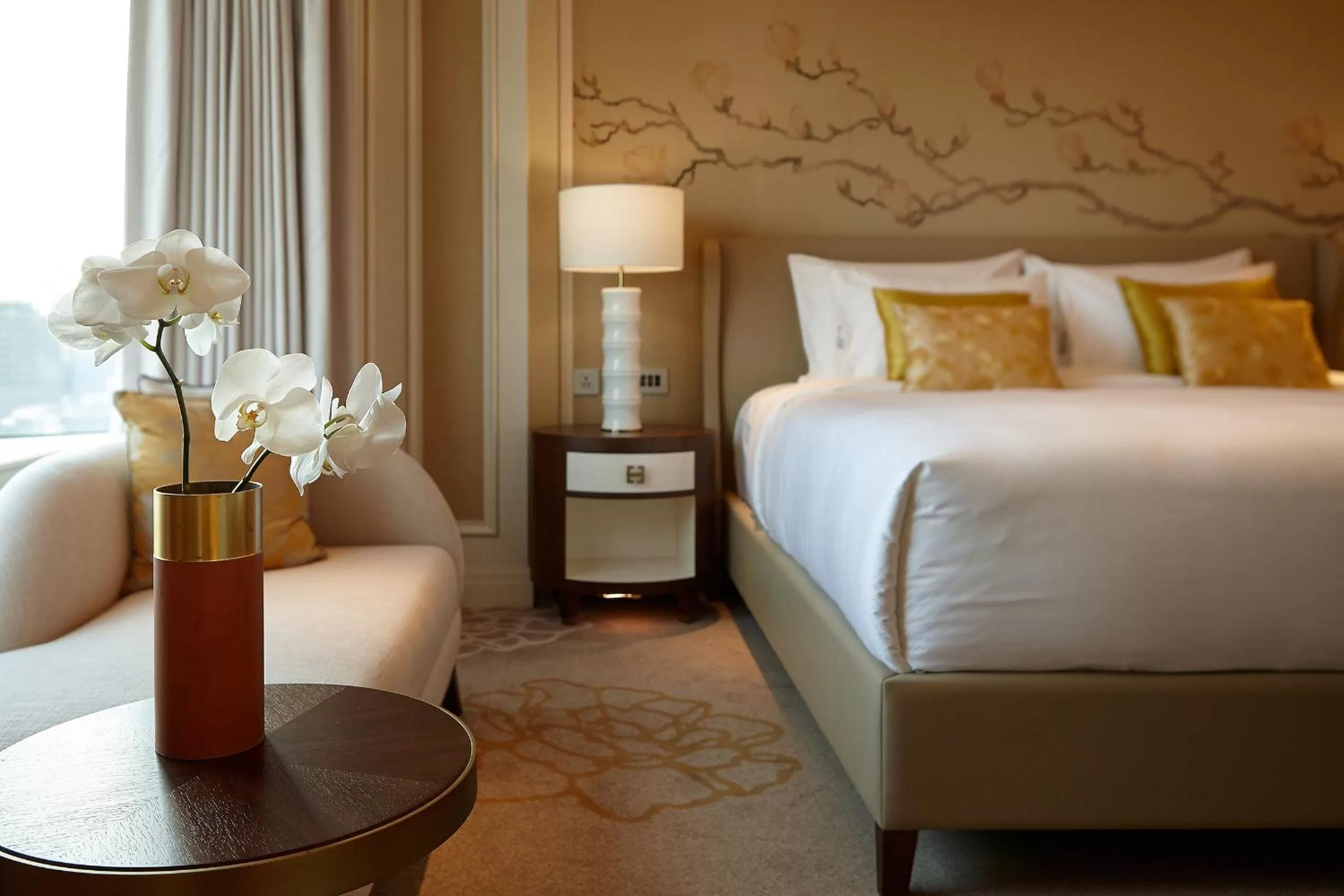 Bed in Lotte Hotel Seoul Executive Tower