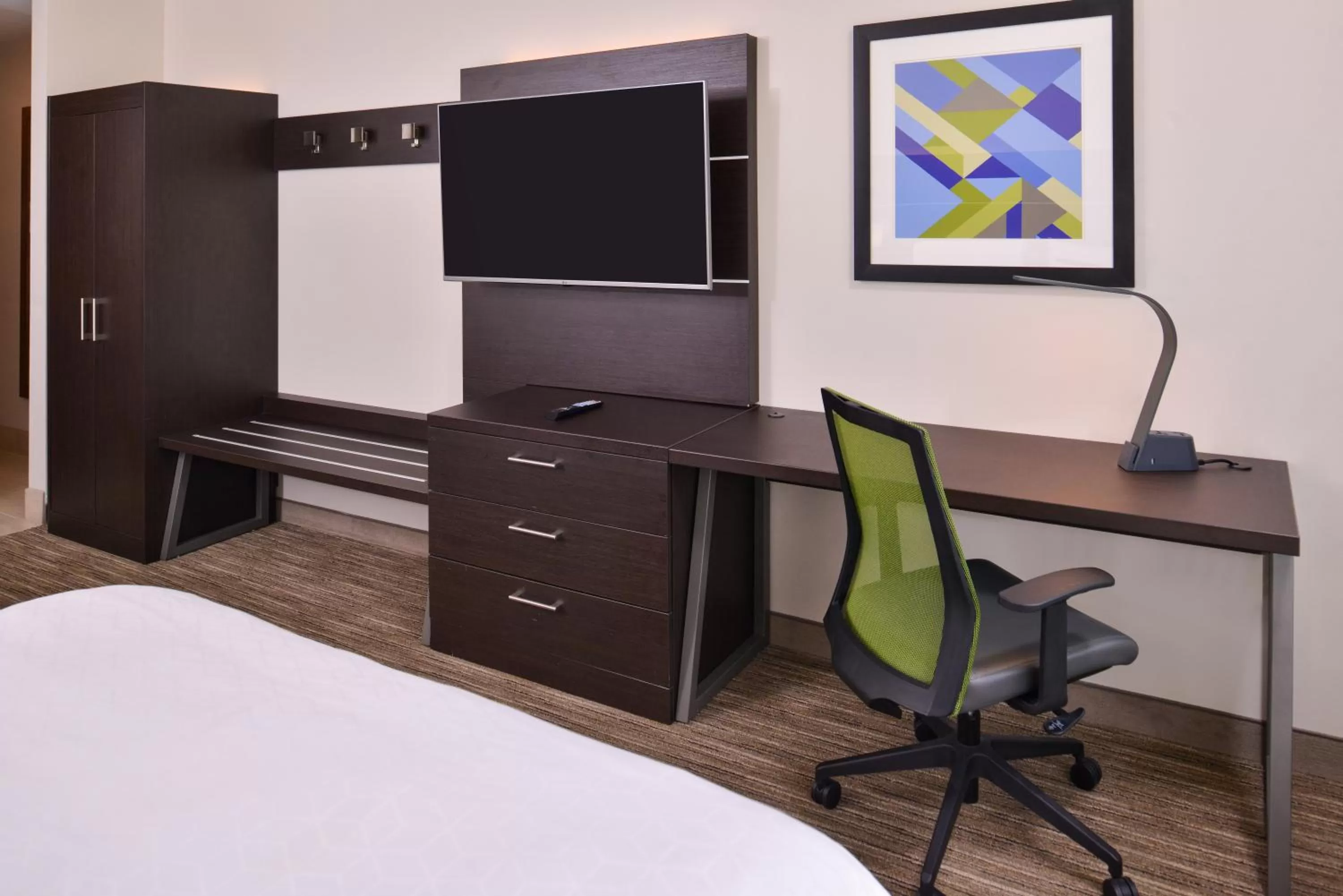 Photo of the whole room, Bed in Holiday Inn Express & Suites - Mall of America - MSP Airport by IHG