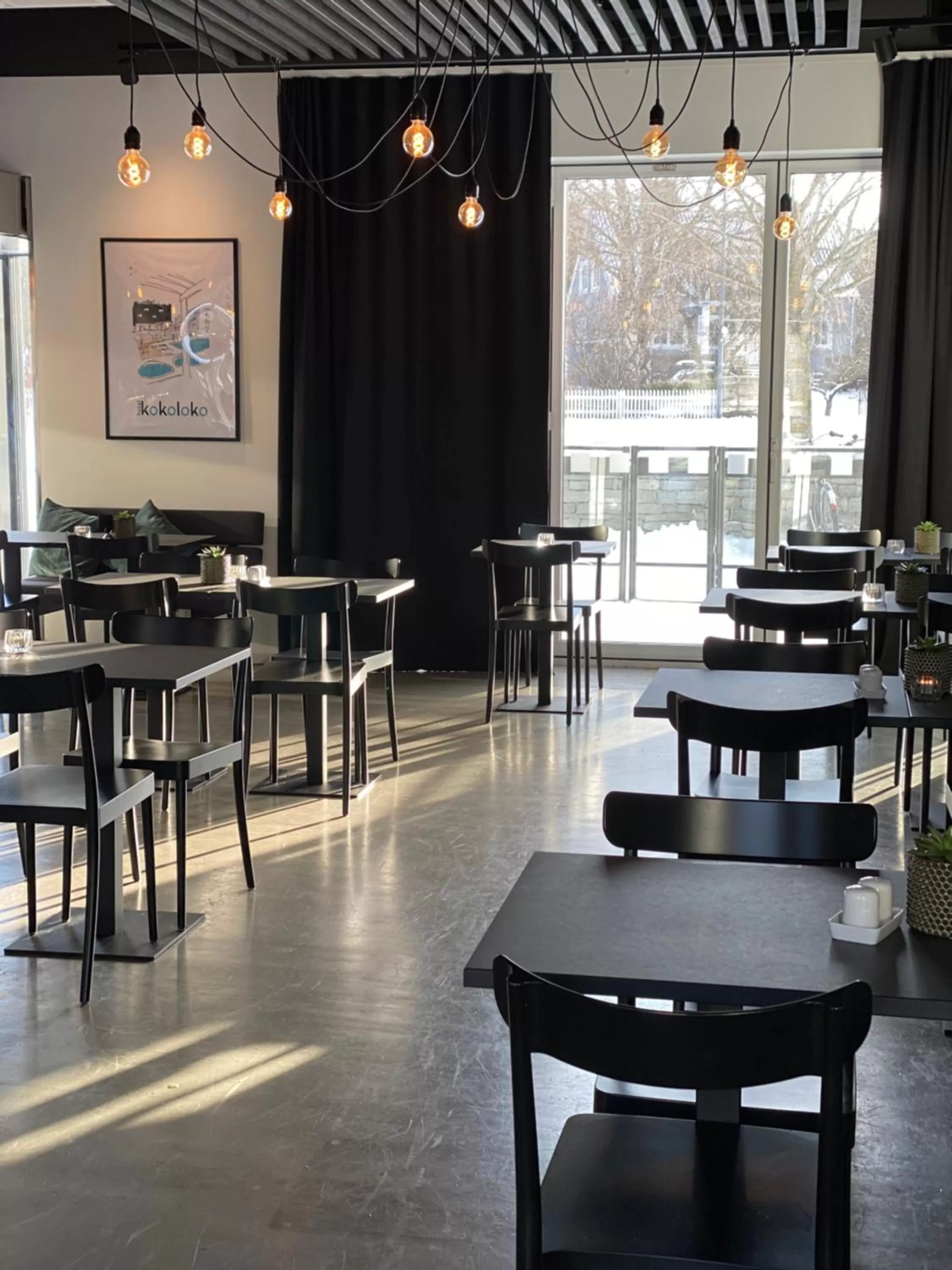 Restaurant/places to eat in First Hotel Kokoloko