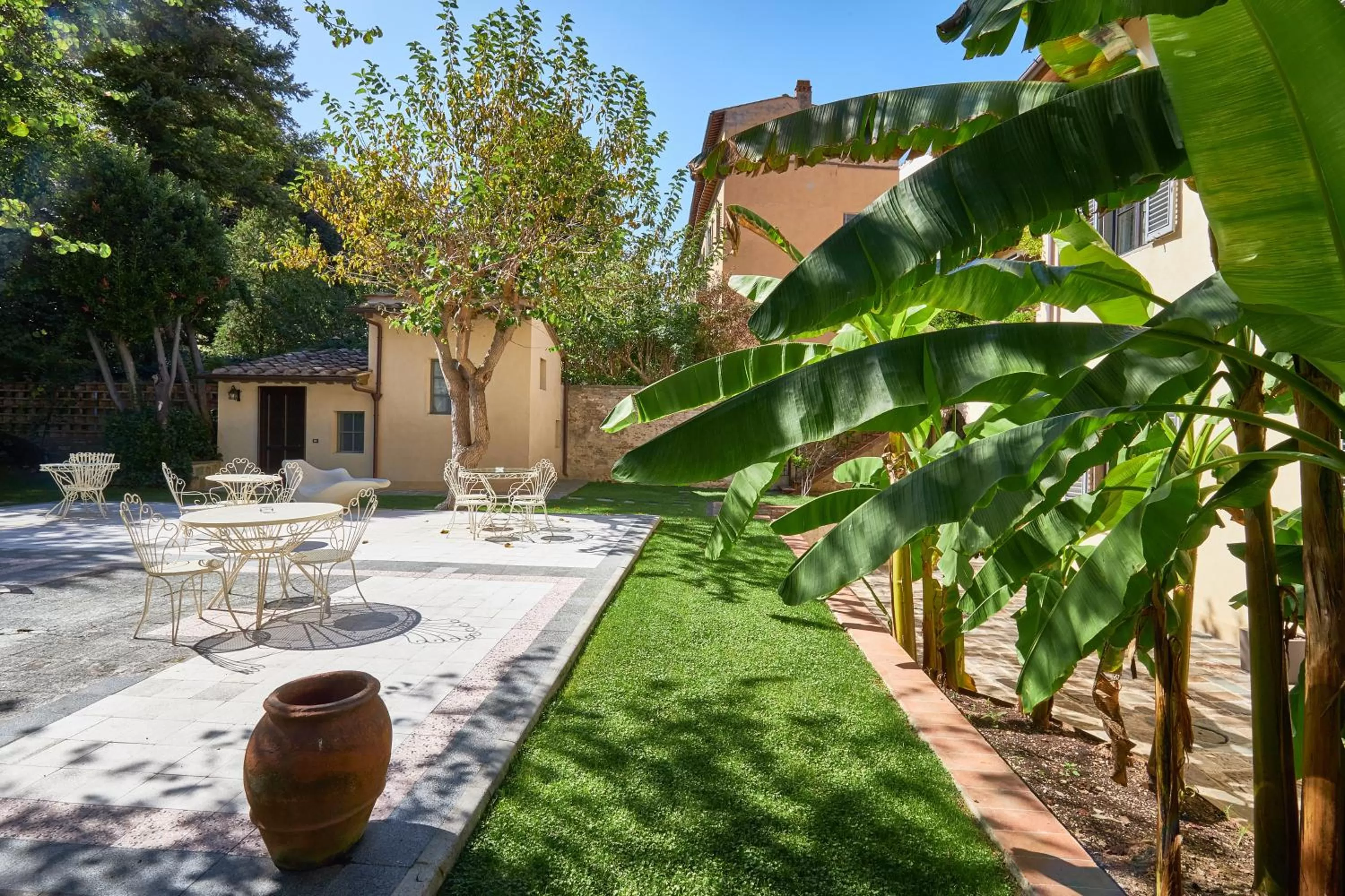 Garden in Numa Florence Palazzo San Niccolò