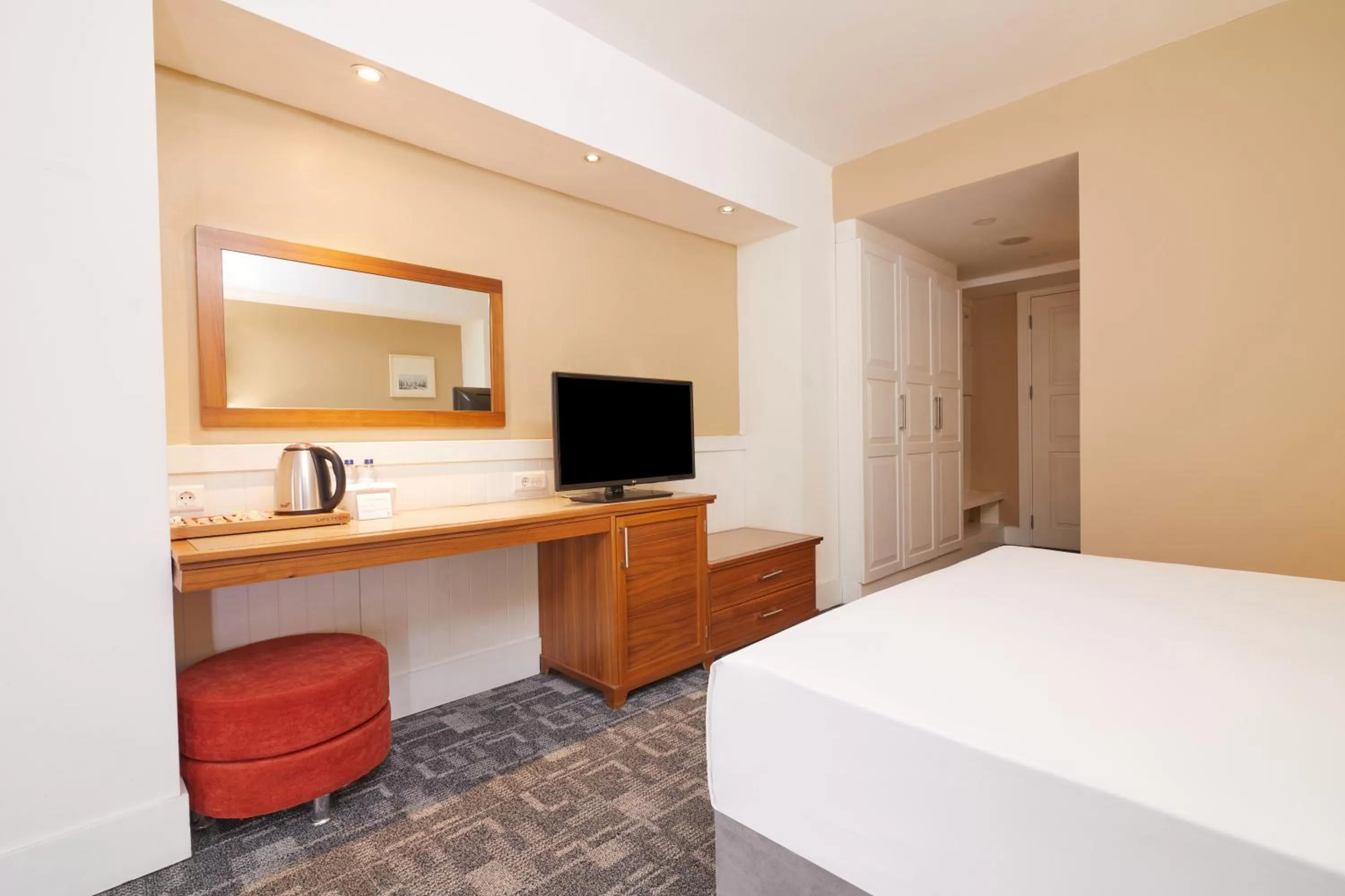 Photo of the whole room, Bed in Dedeman Palandoken Ski Lodge Hotel