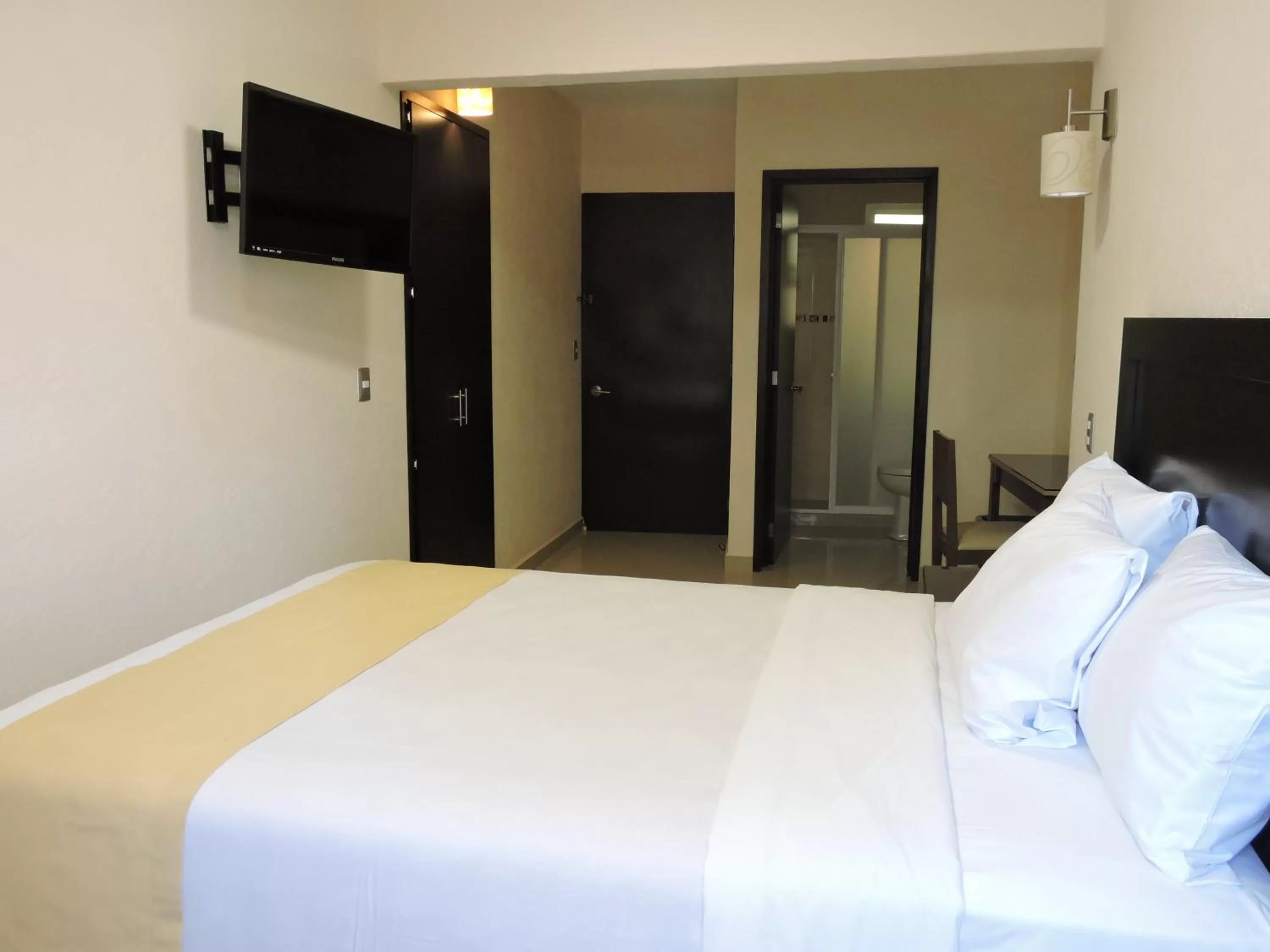 Photo of the whole room, Bed in Casa Jasave Hotel