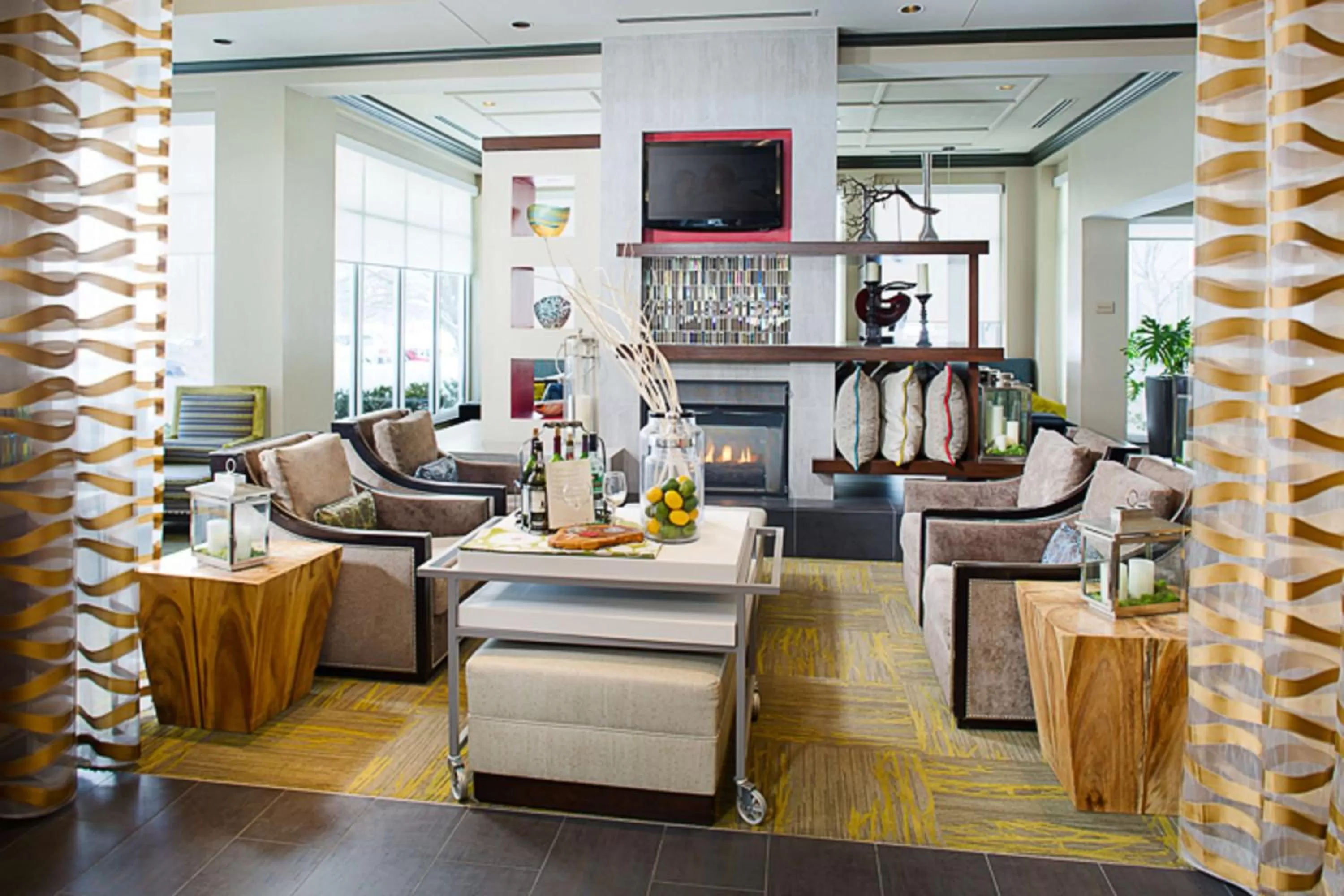 Communal lounge/ TV room in Hilton Garden Inn Albany Airport