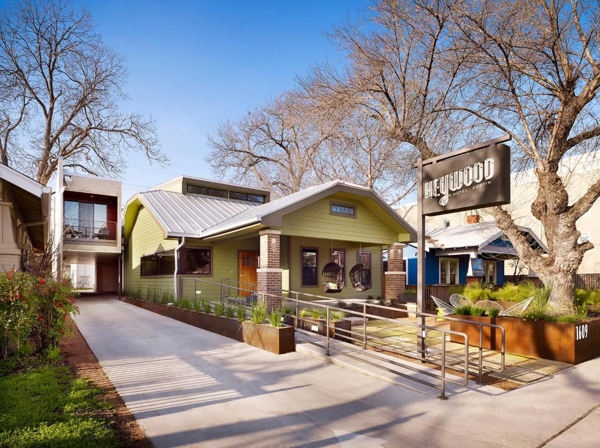 Facade/entrance in Heywood Hotel