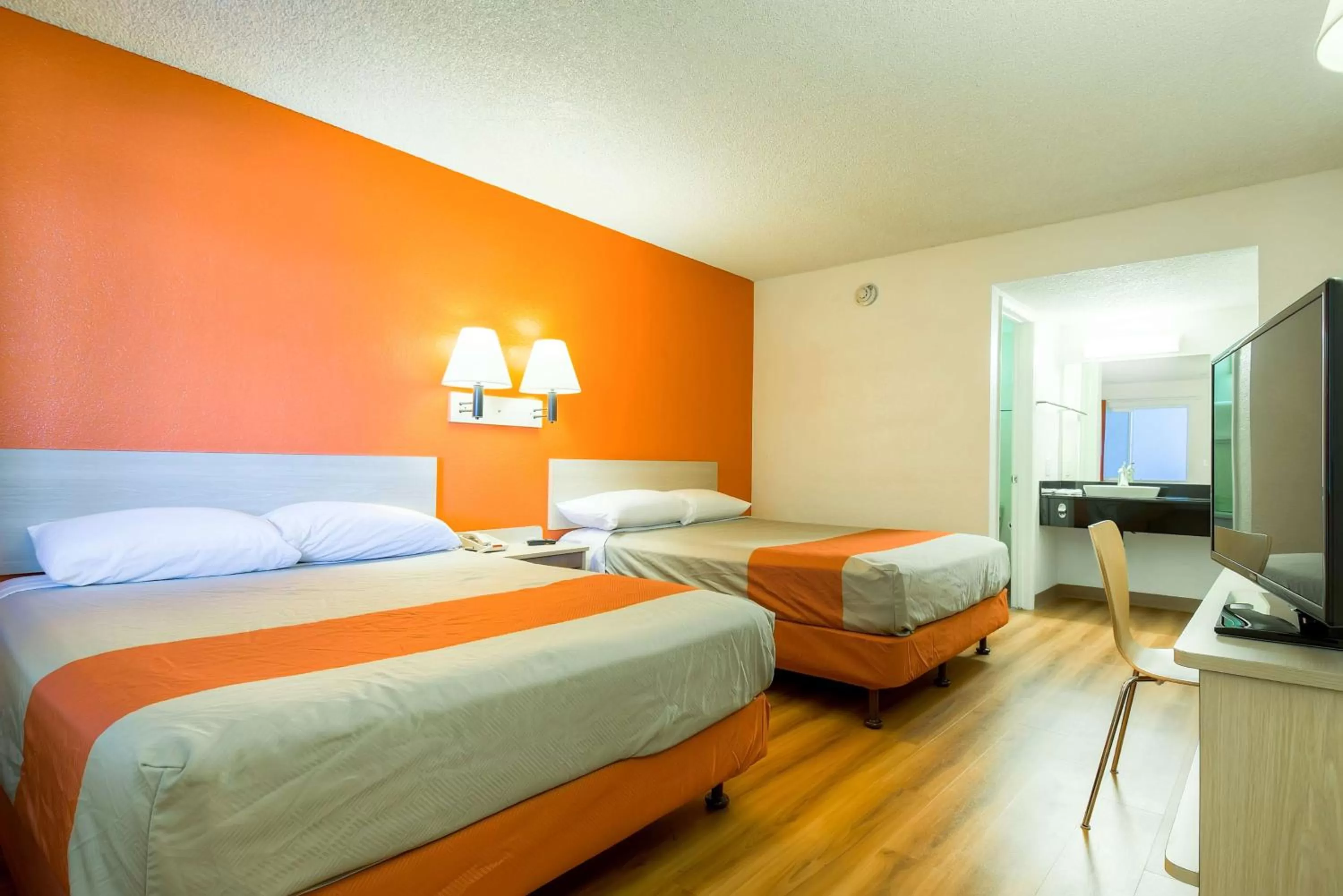 TV and multimedia, Bed in Motel 6-Rancho Mirage, CA - Palm Springs