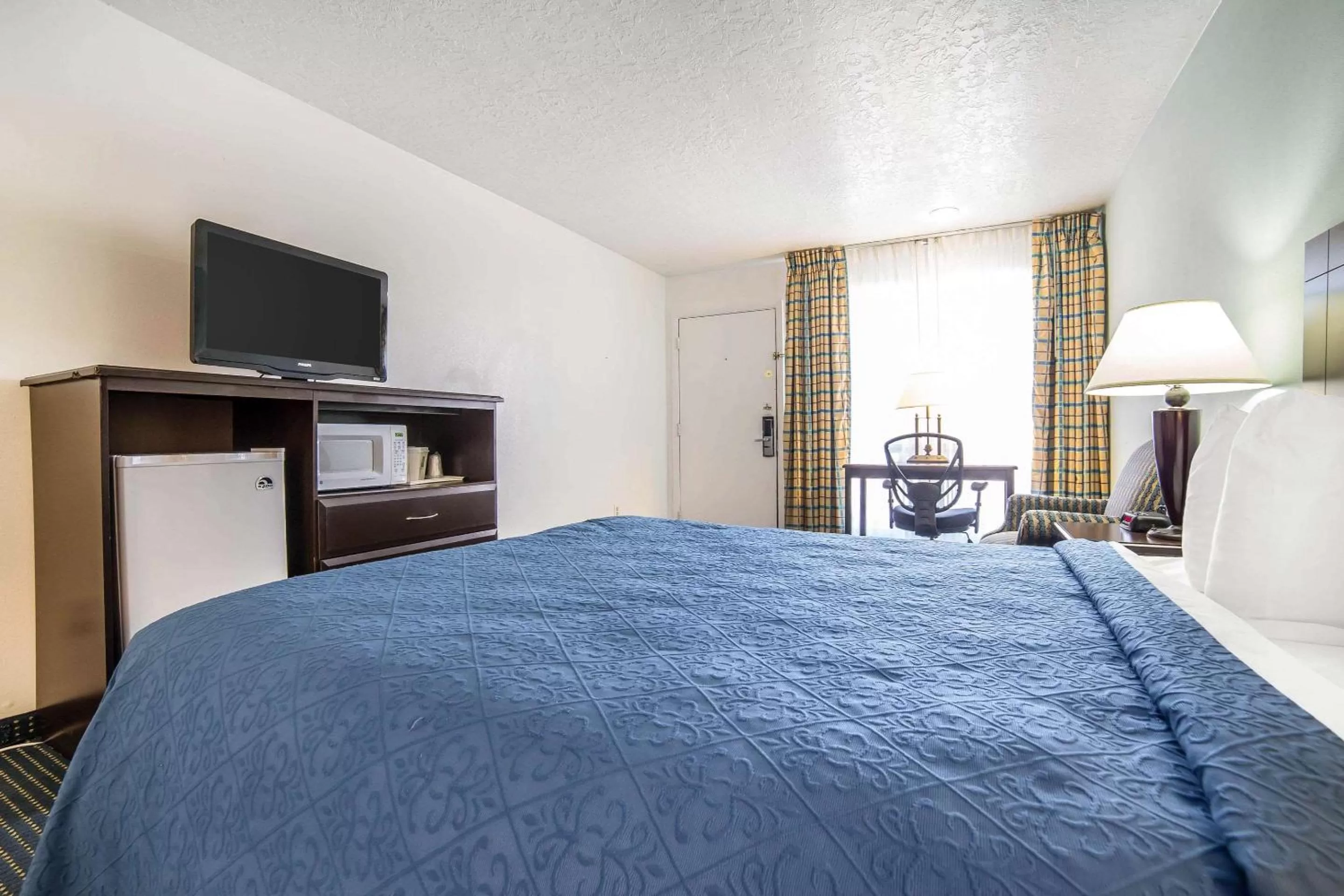 Photo of the whole room, Bed in Quality Inn