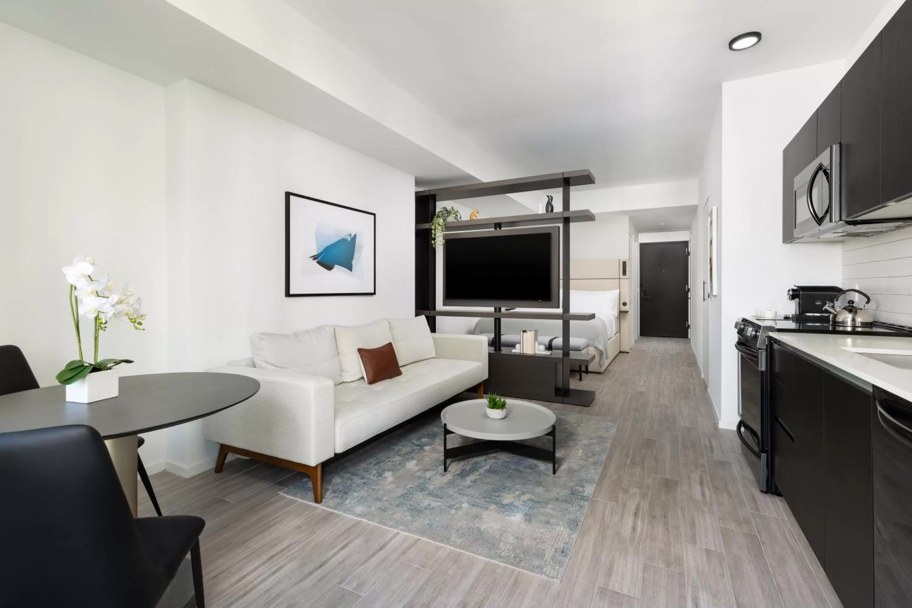 TV and multimedia in The Elser Hotel Miami - An All-Suite Hotel