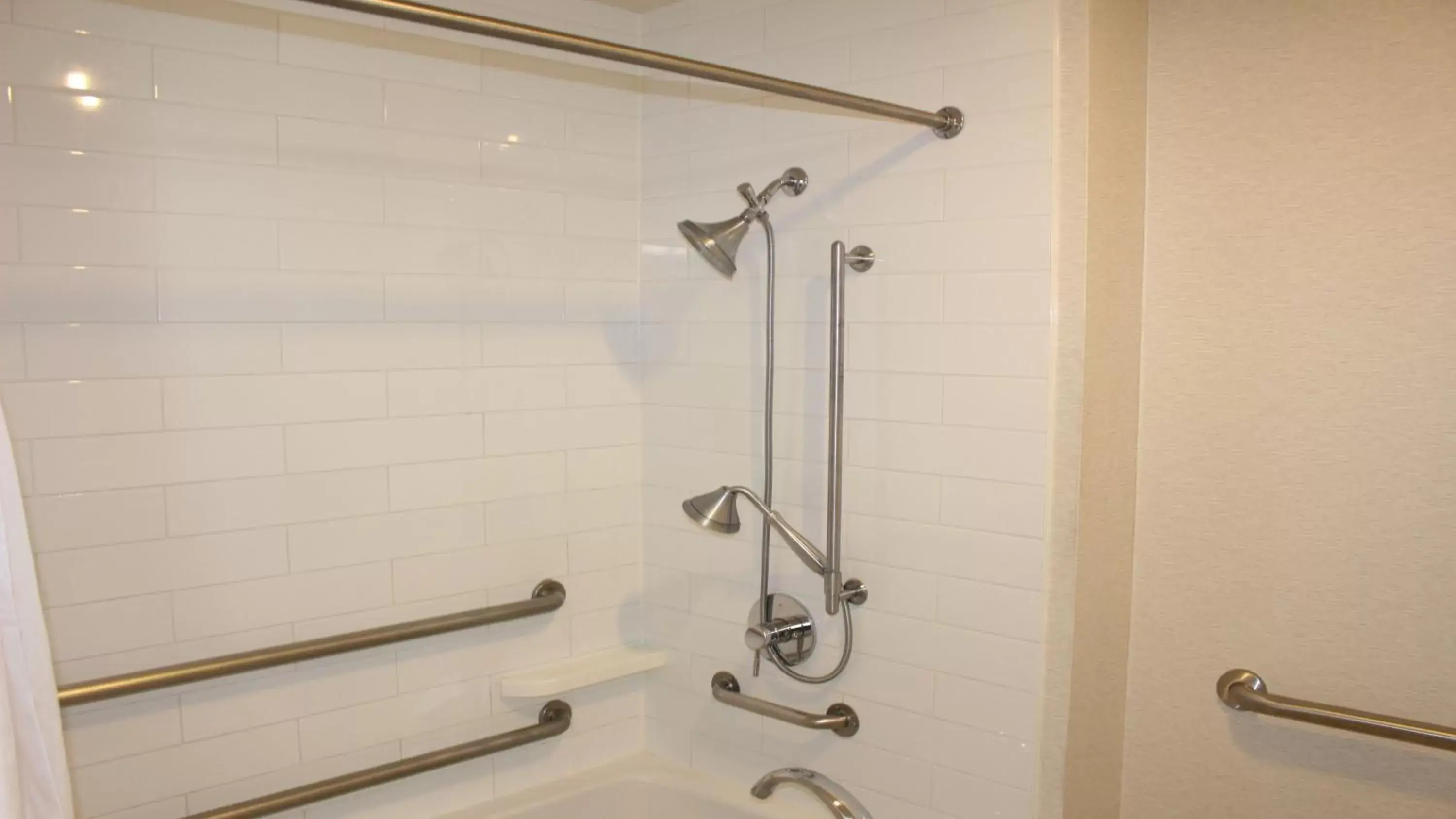 King Room - Hearing Accessible in Holiday Inn Express Berkeley by IHG King Room - Hearing Accessible in Holiday Inn Express Berkeley by IHG