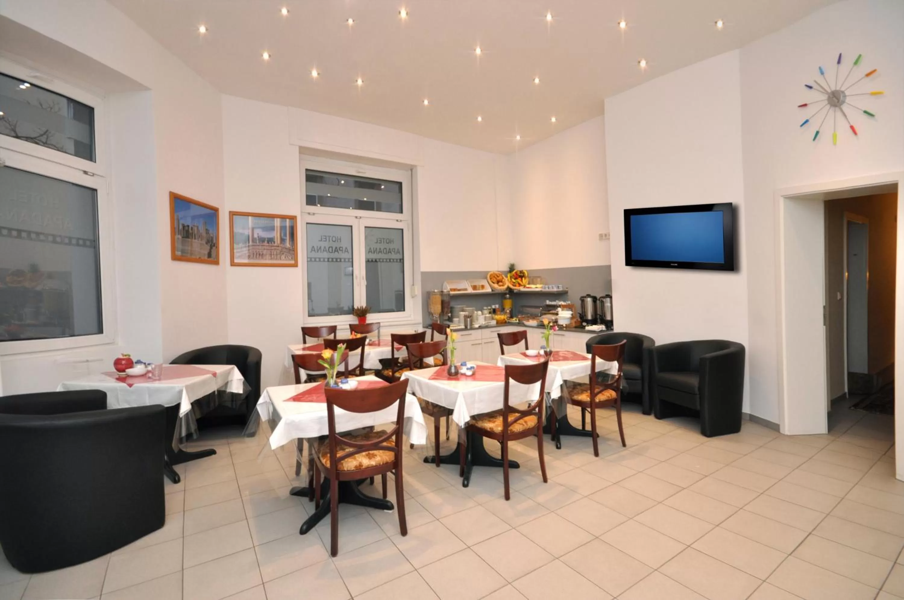 Restaurant/places to eat in Hotel Apadana Frankfurt