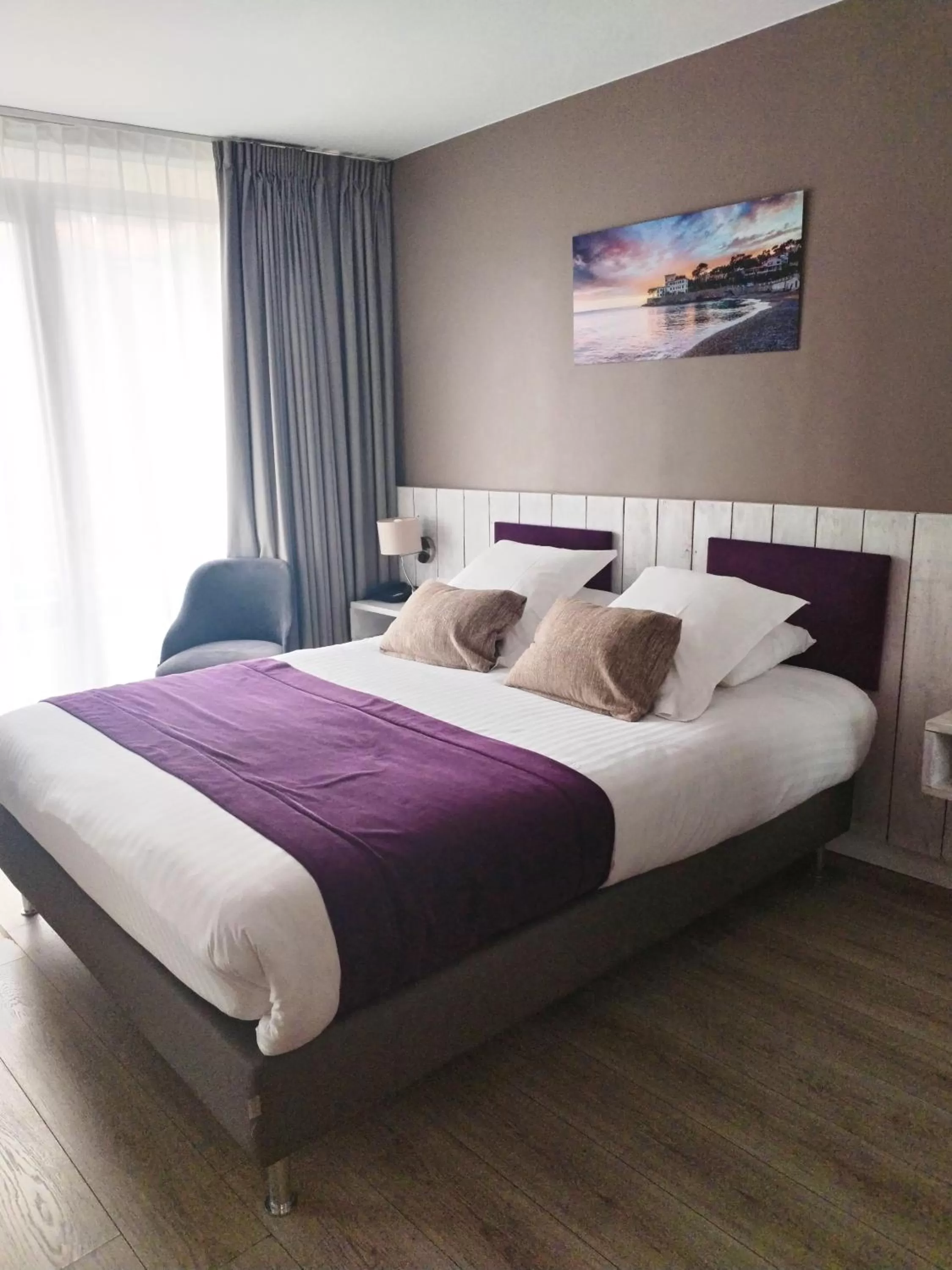 Junior Queen Suite with Balcony in Best Western Plus Hôtel la Rade