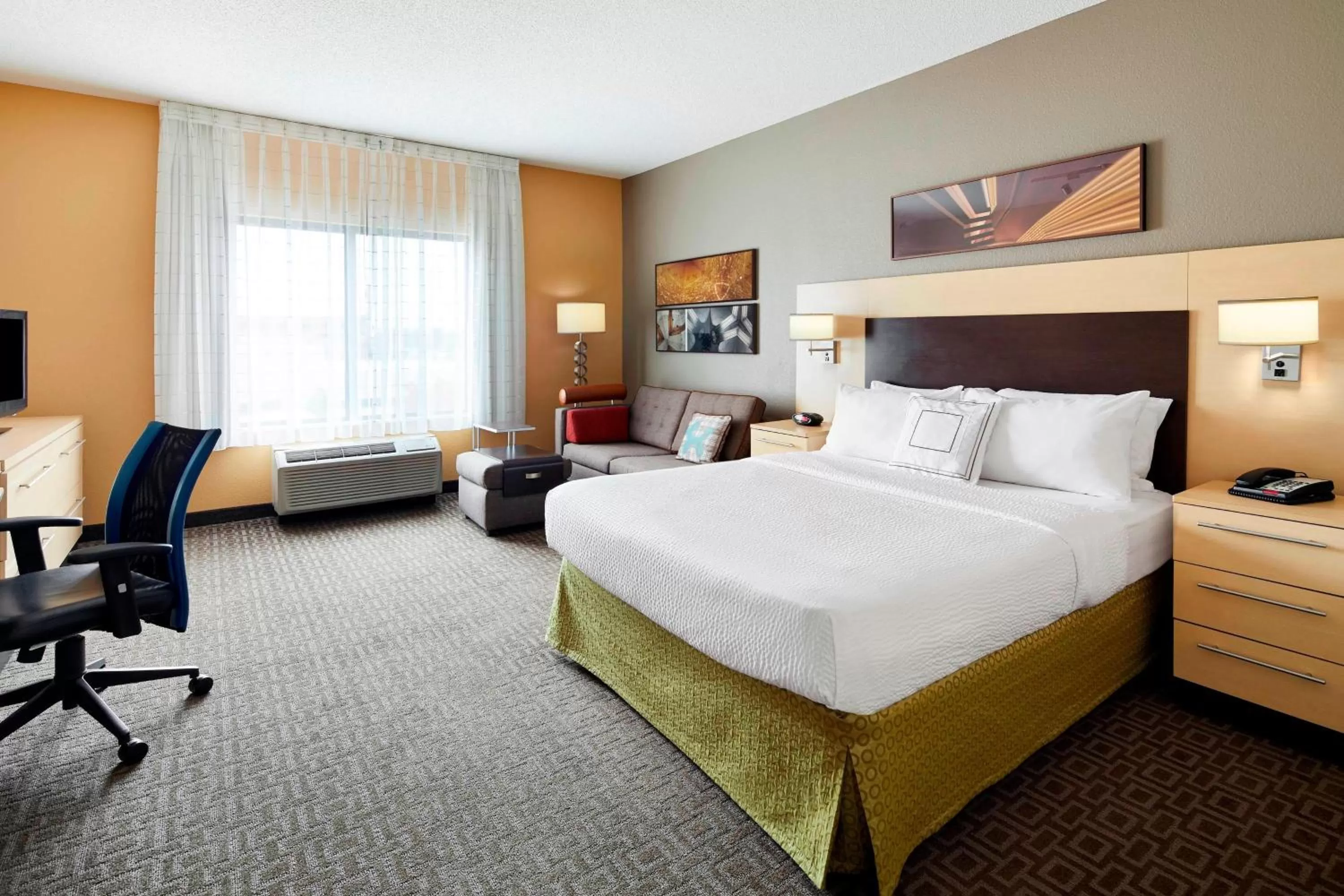 Grand Queen Suite with Sofa Bed in TownePlace Suites by Marriott Harrisburg Hershey