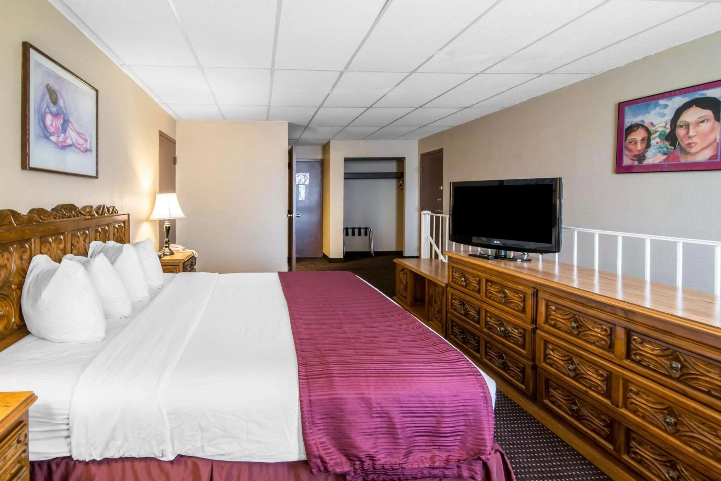 Photo of the whole room, Bed in Quality Inn Taos