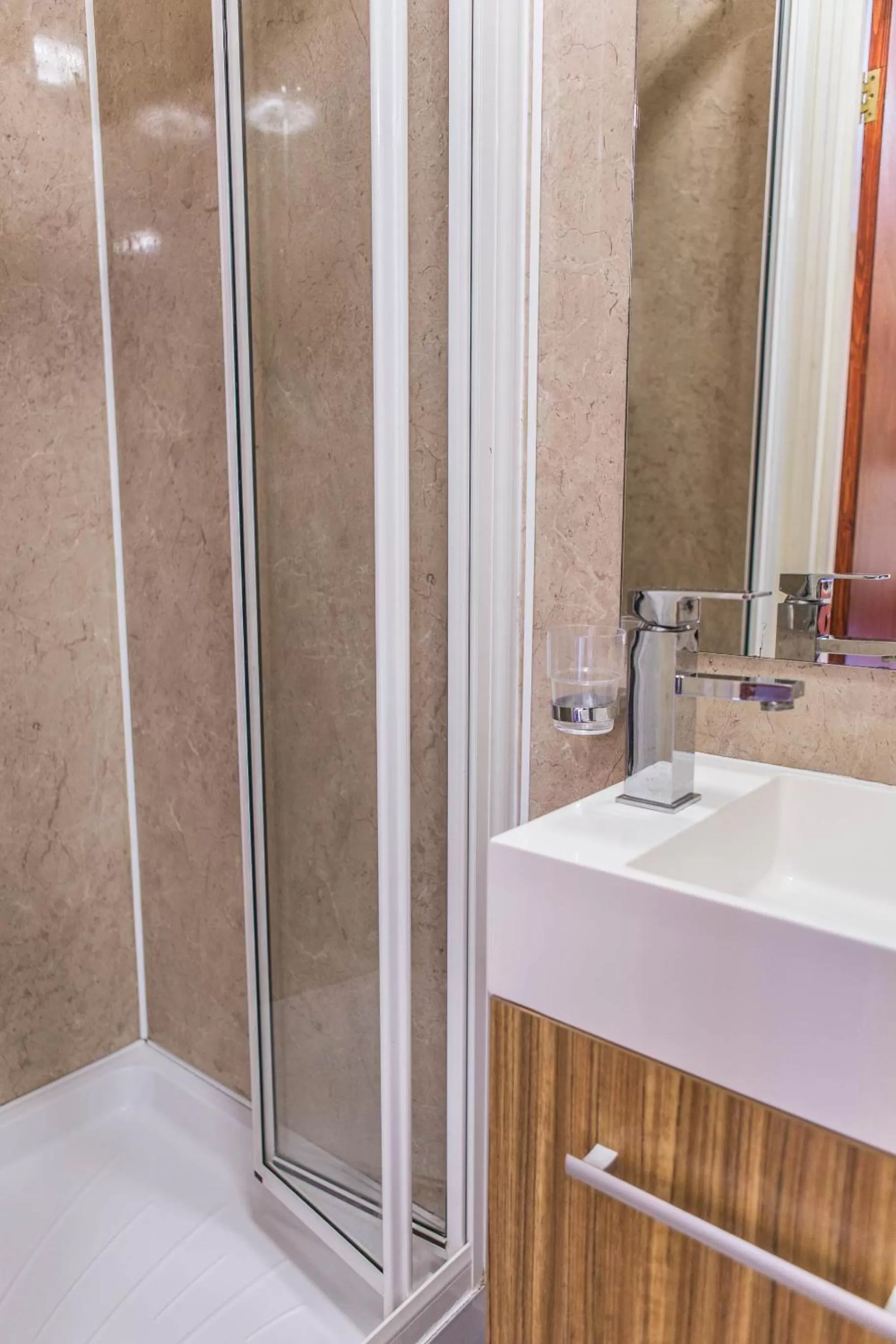 Shower in Dolphin Hotel