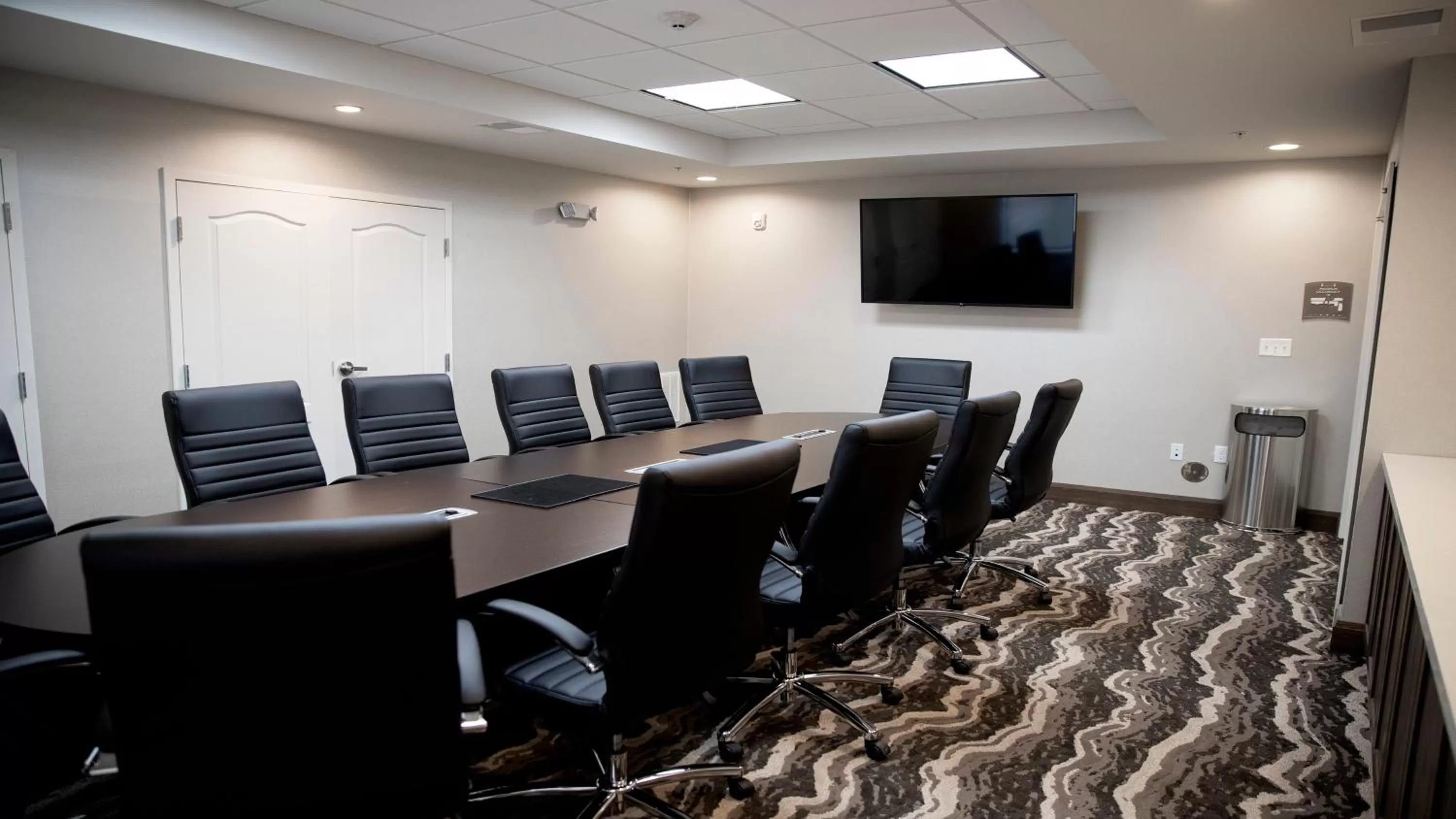 Meeting/conference room in Staybridge Suites Auburn Hills by IHG