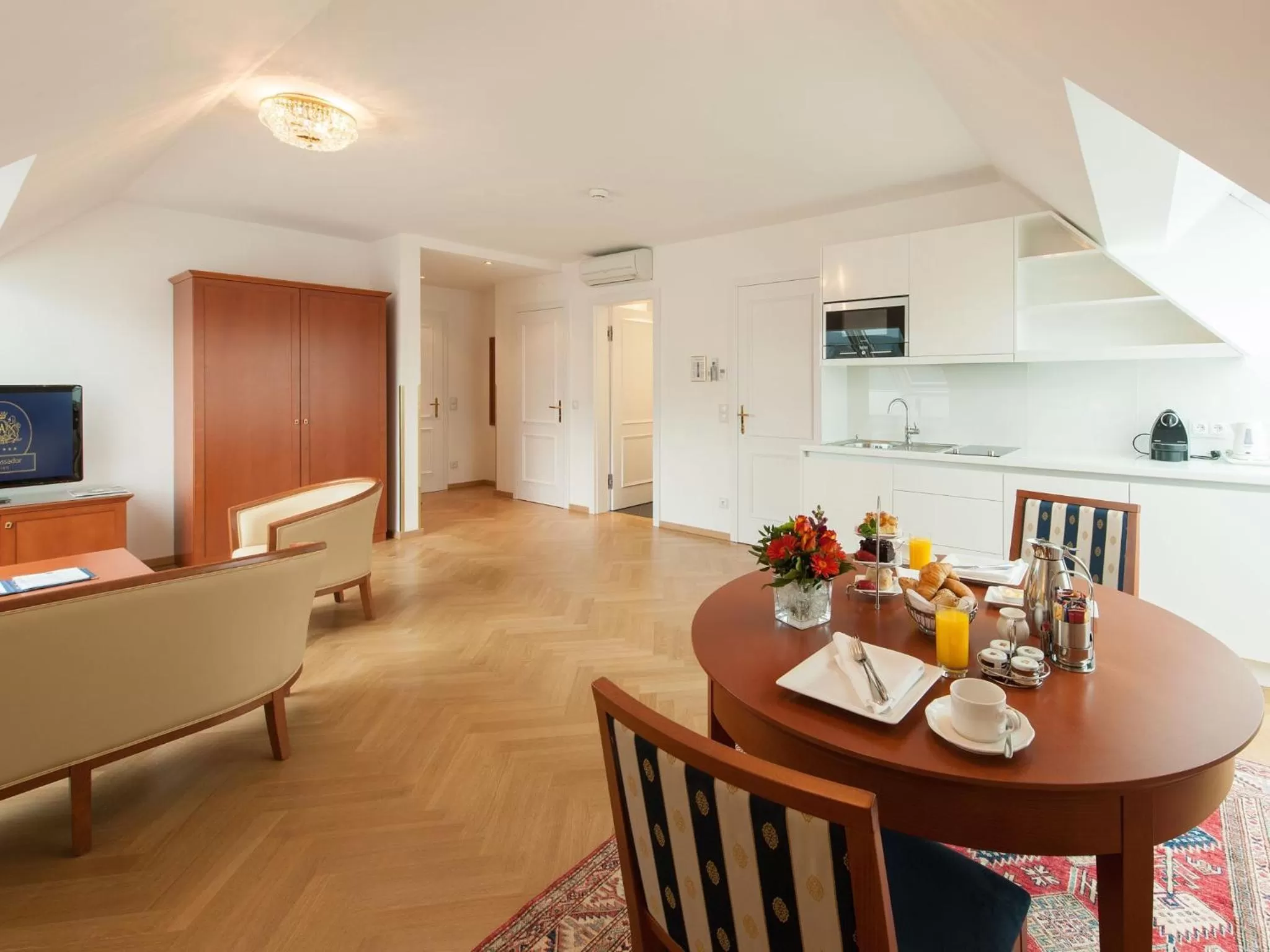 Photo of the whole room in Hotel Ambassador