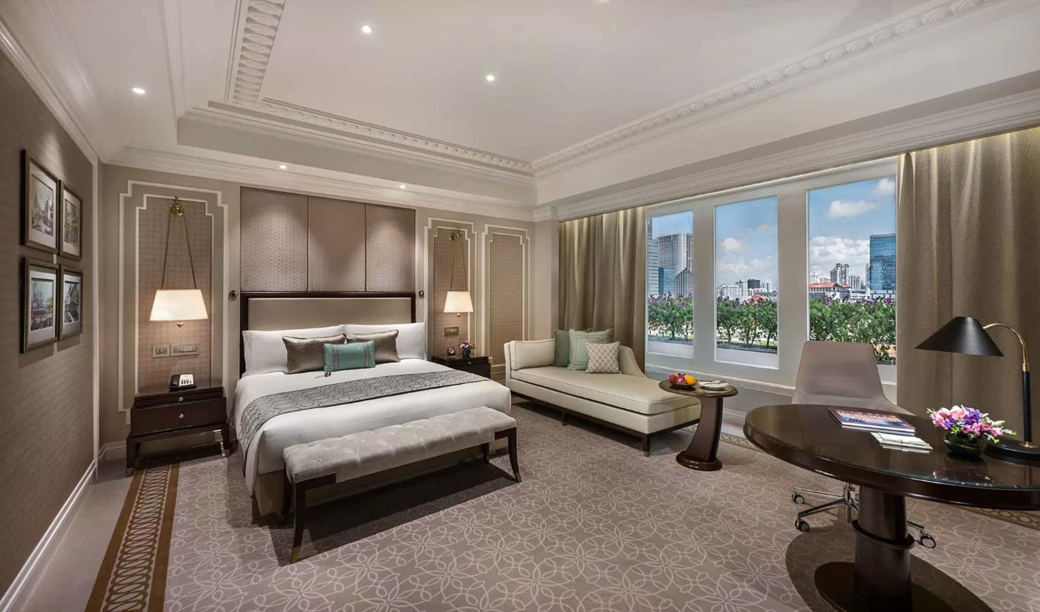Photo of the whole room, Bed in The Fullerton Hotel Singapore
