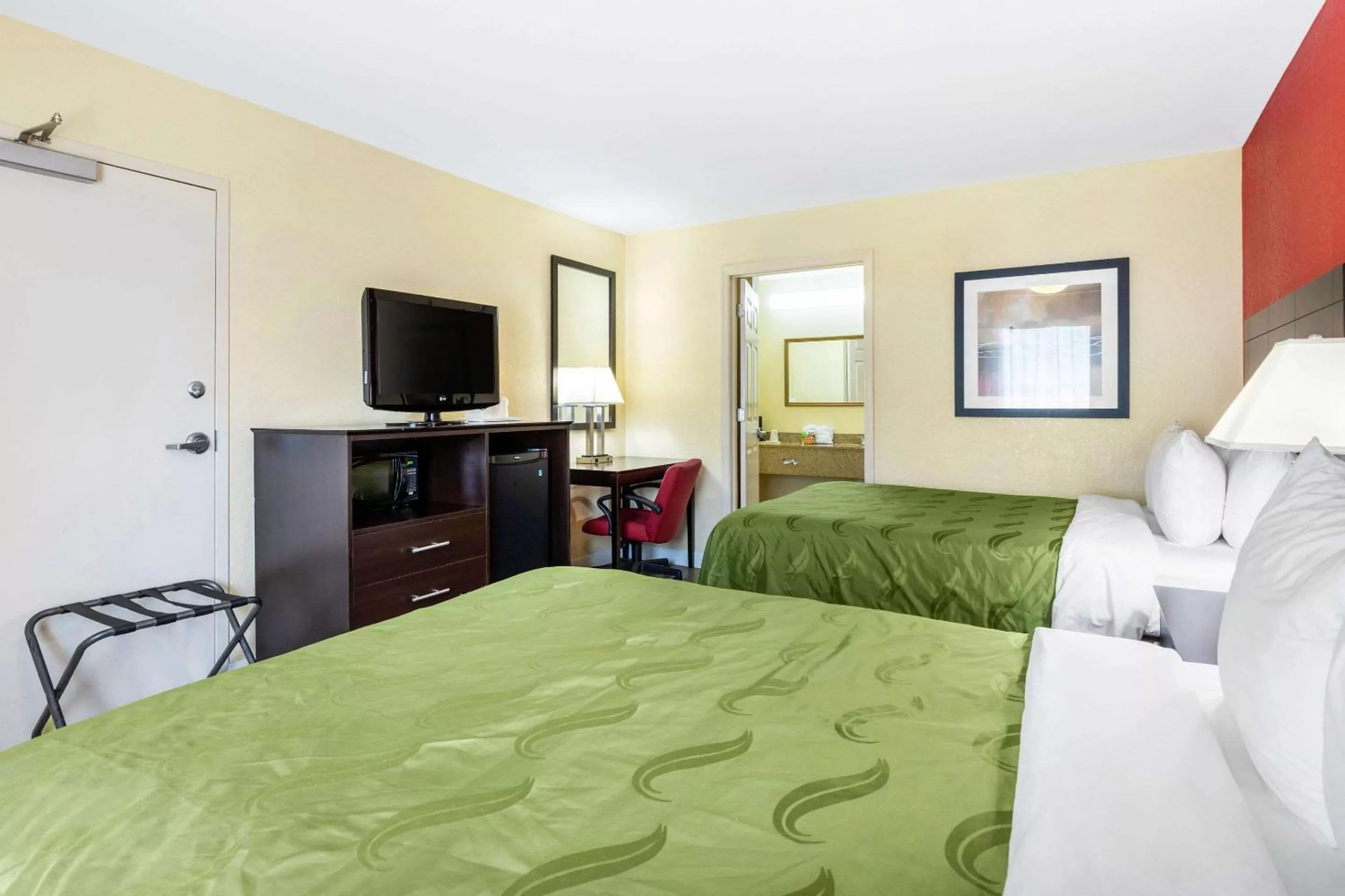 Photo of the whole room, Bed in Quality Inn & Suites Lexington