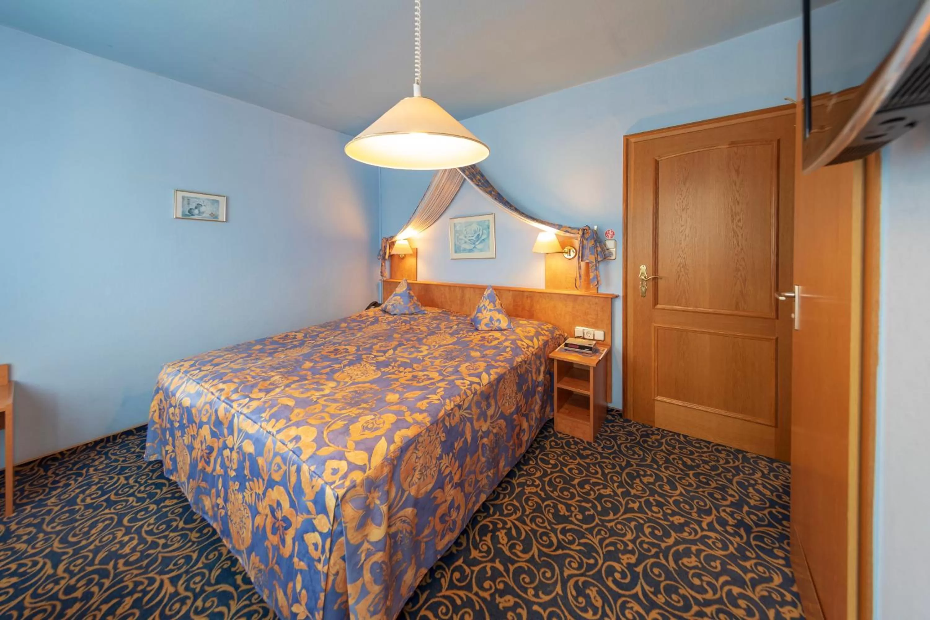 Photo of the whole room, Bed in Hotel Höhn