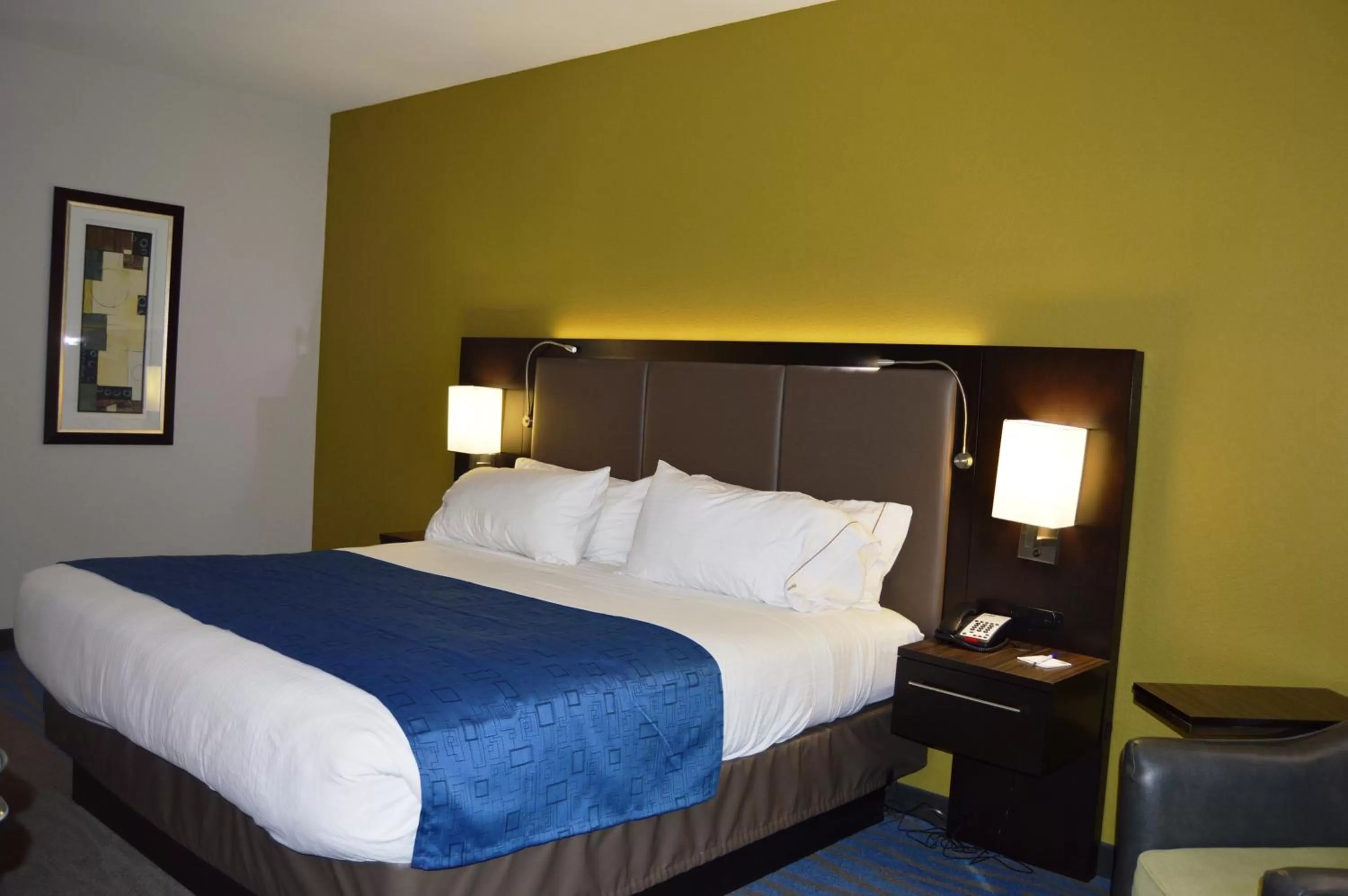 Bed in Holiday Inn Express El Reno by IHG
