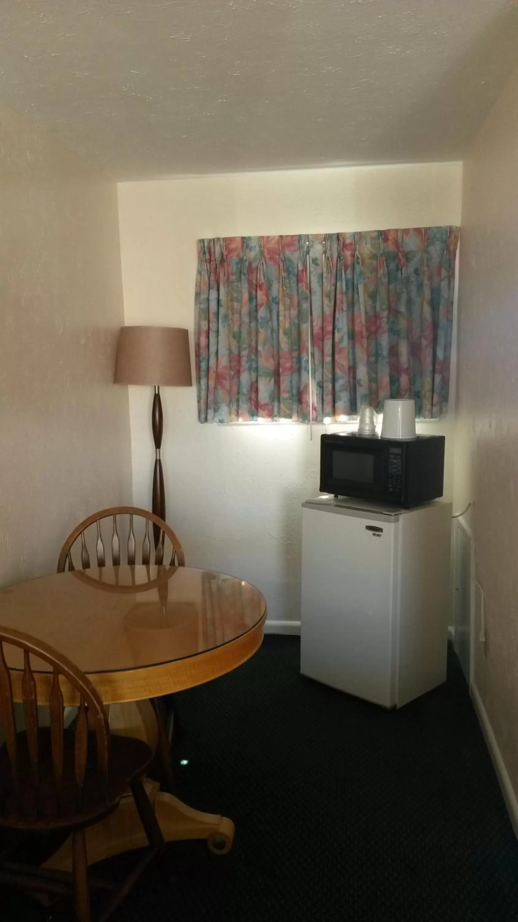 Dining area in Blue Water Motel