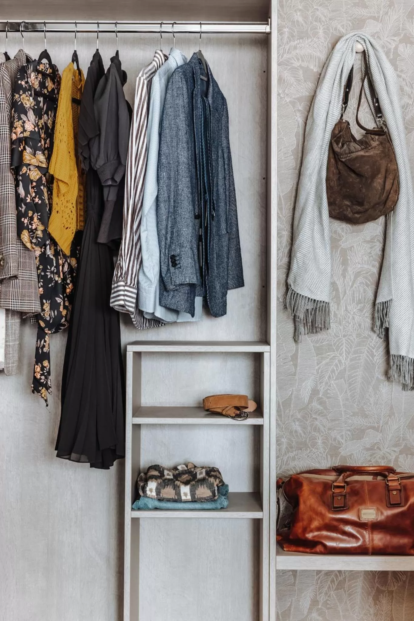 wardrobe in Havendijk Hotel