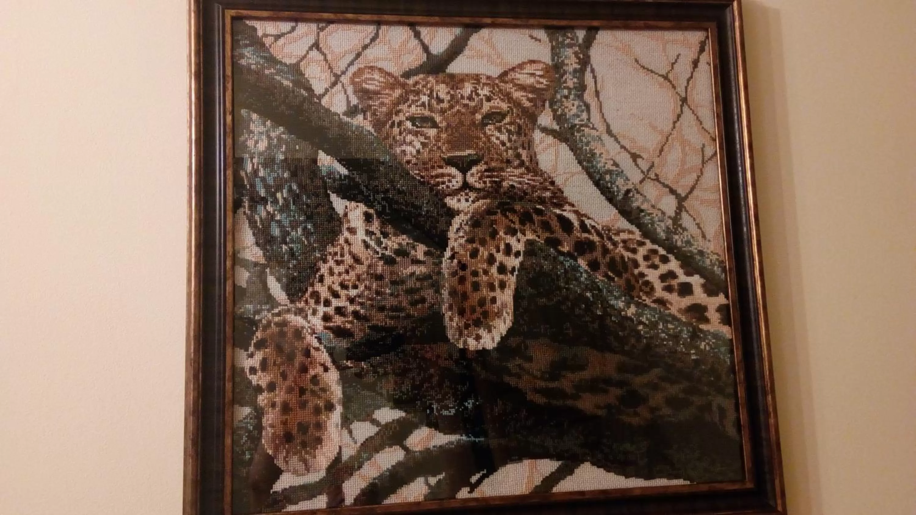 Decorative detail, Other Animals in Hotel Isani