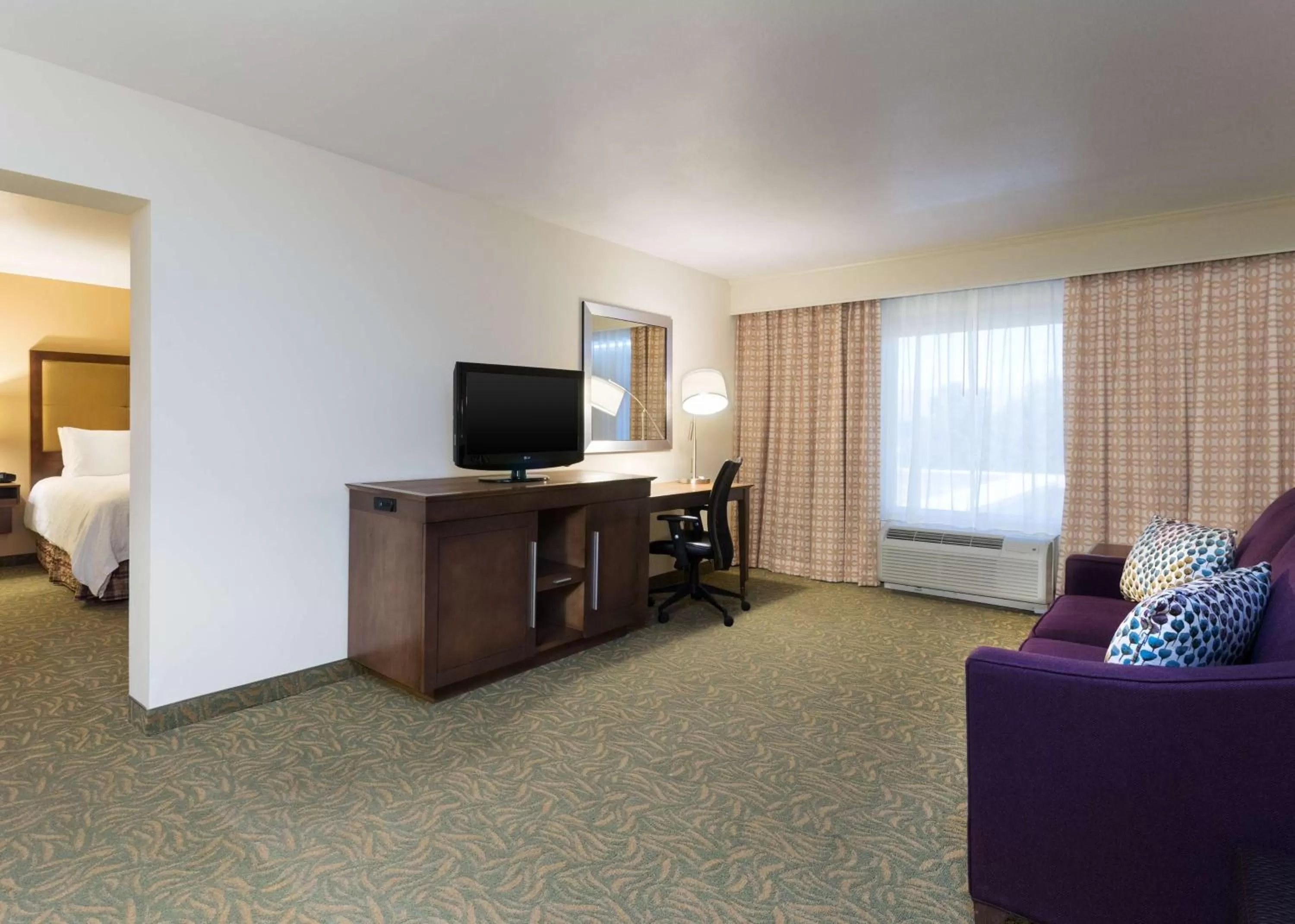 Living room, Bed in Hampton Inn by Hilton Odessa