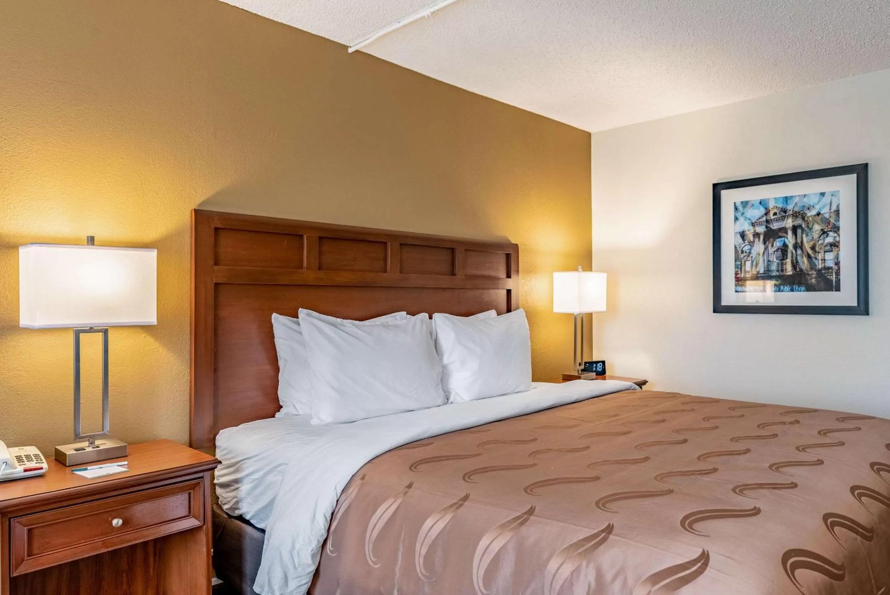 Photo of the whole room, Bed in Quality Inn Bucyrus North