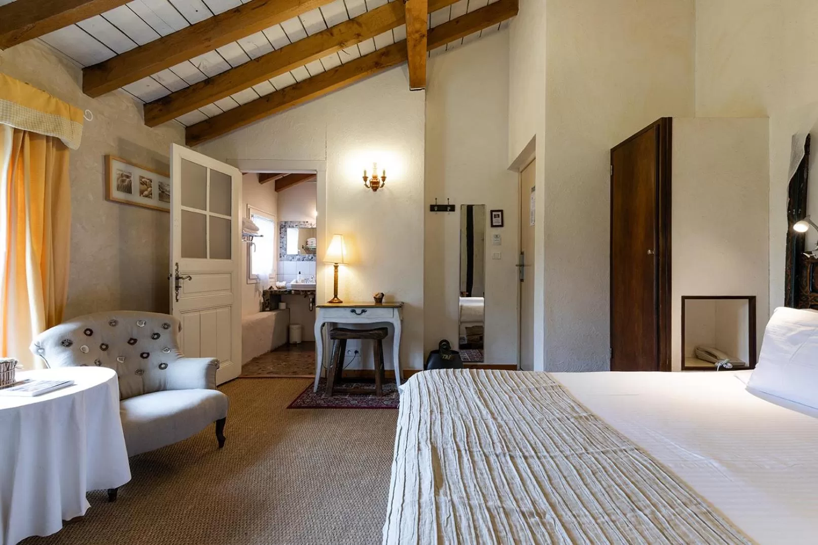 Photo of the whole room, Bed in Domaine de Bassilour