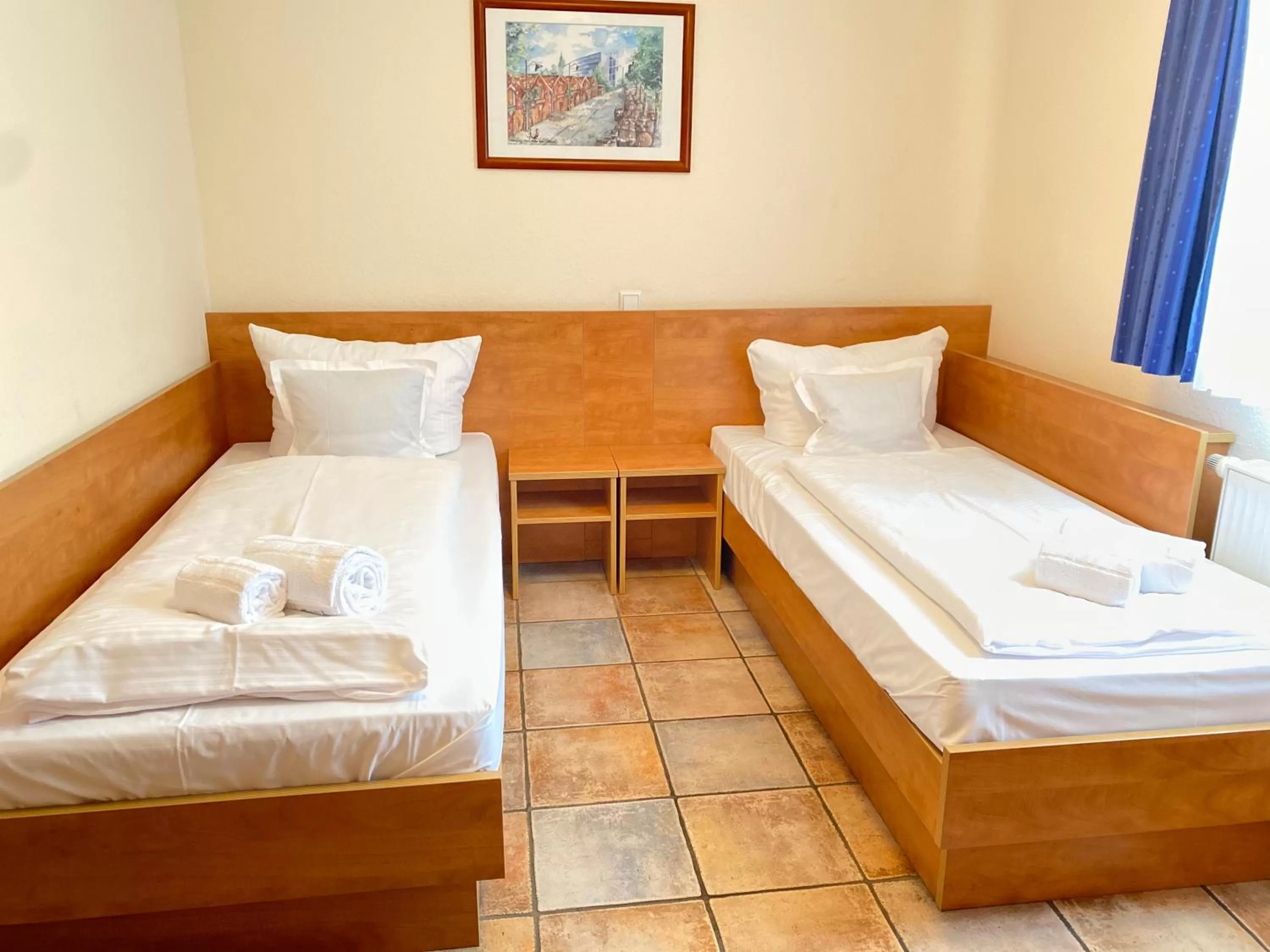 Bed in Vintage Hotel Köln Pulheim - Kostenlose Parkplätze