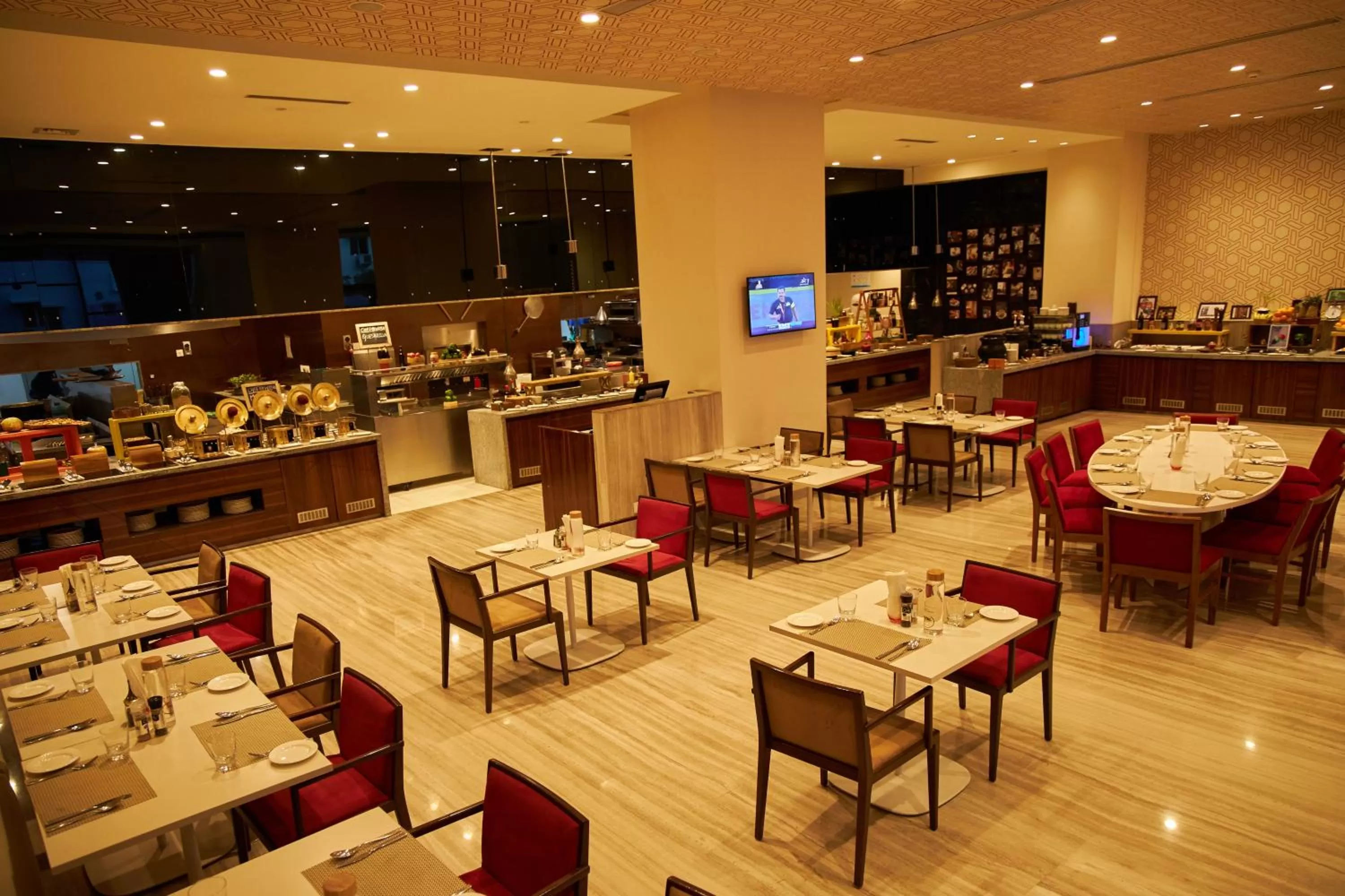 Restaurant/places to eat in Novotel Chennai OMR