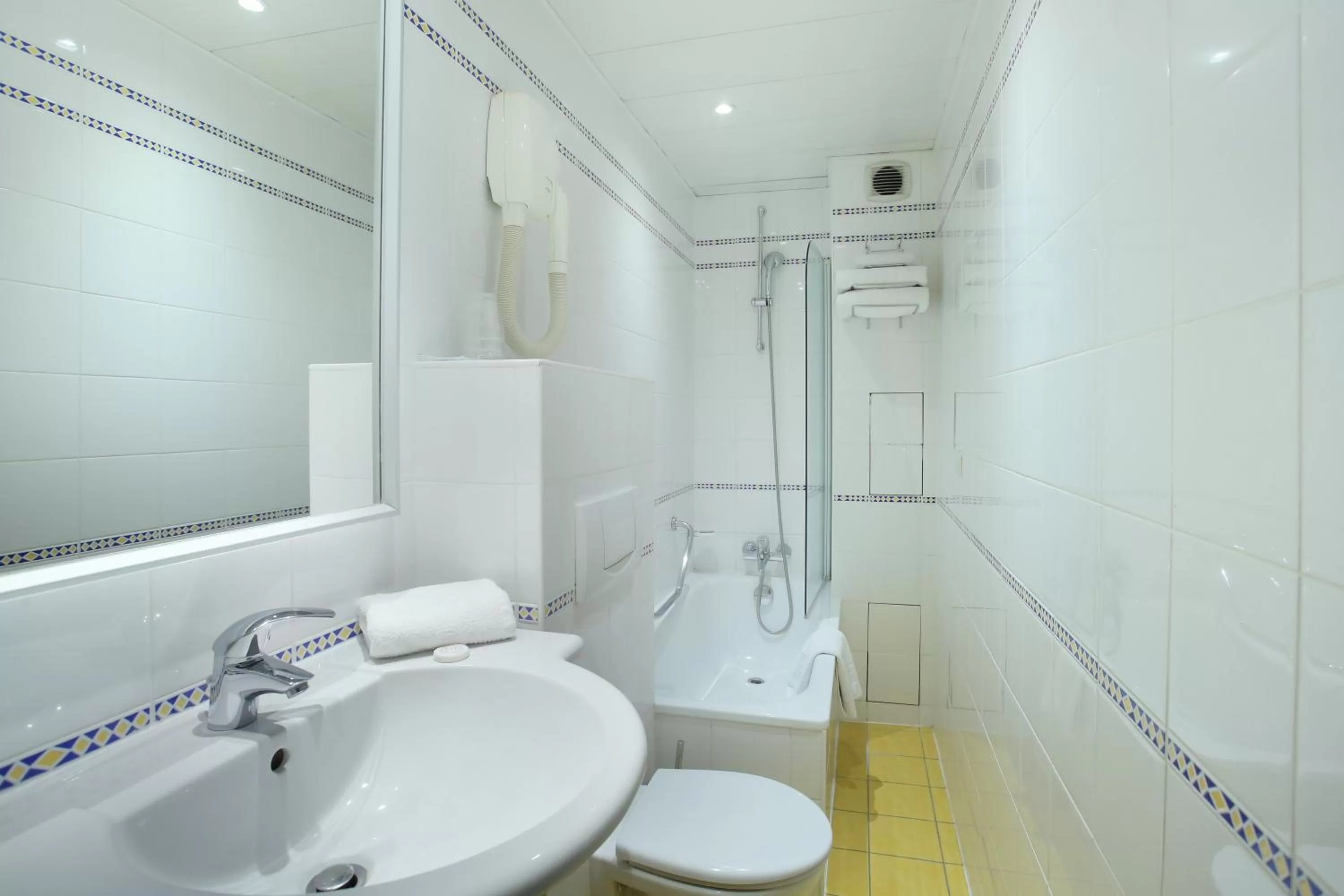 Bathroom in Hotel Lautrec Opera