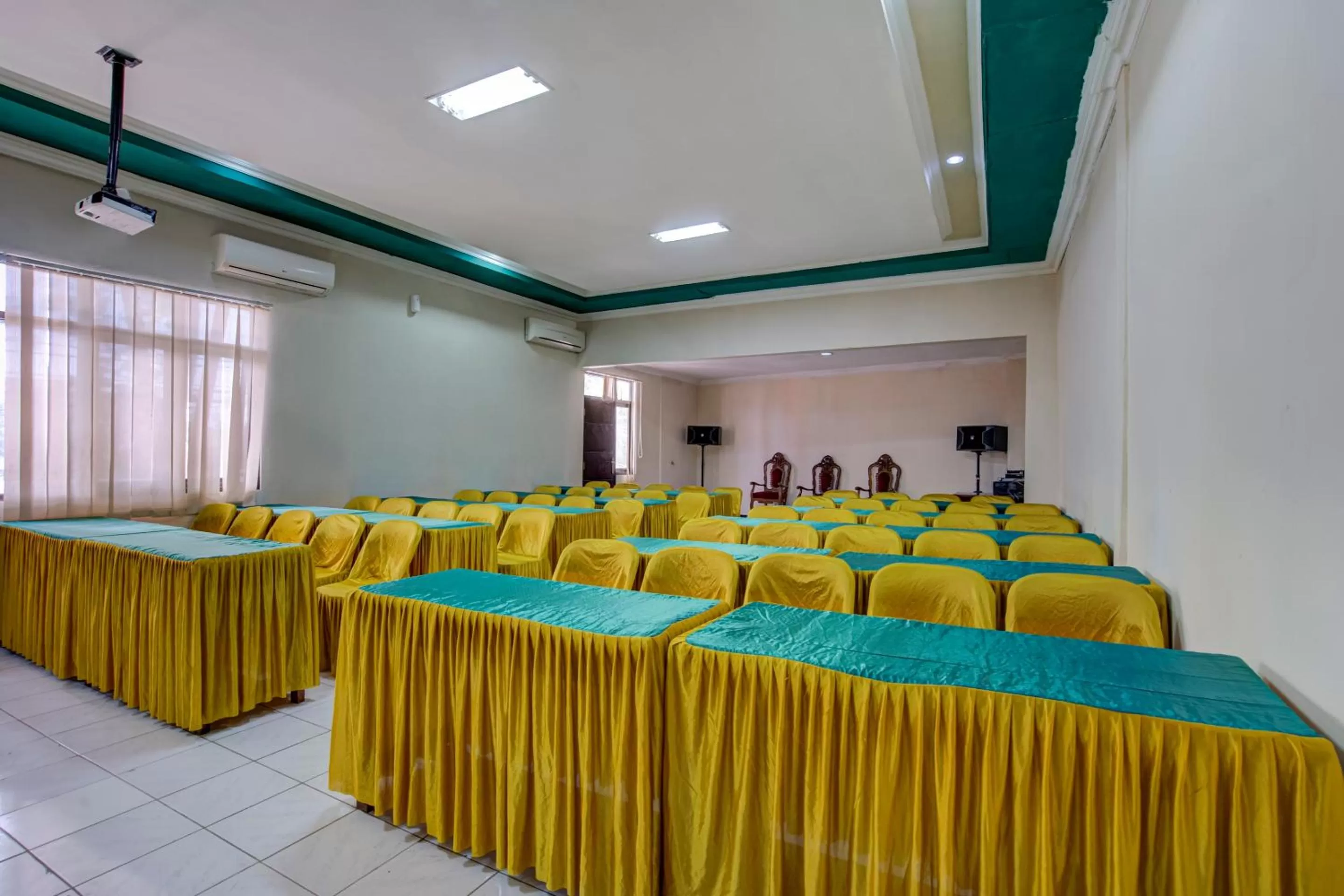 Meeting/conference room in OYO 3862 Syariah Hotel Pandan Wangi