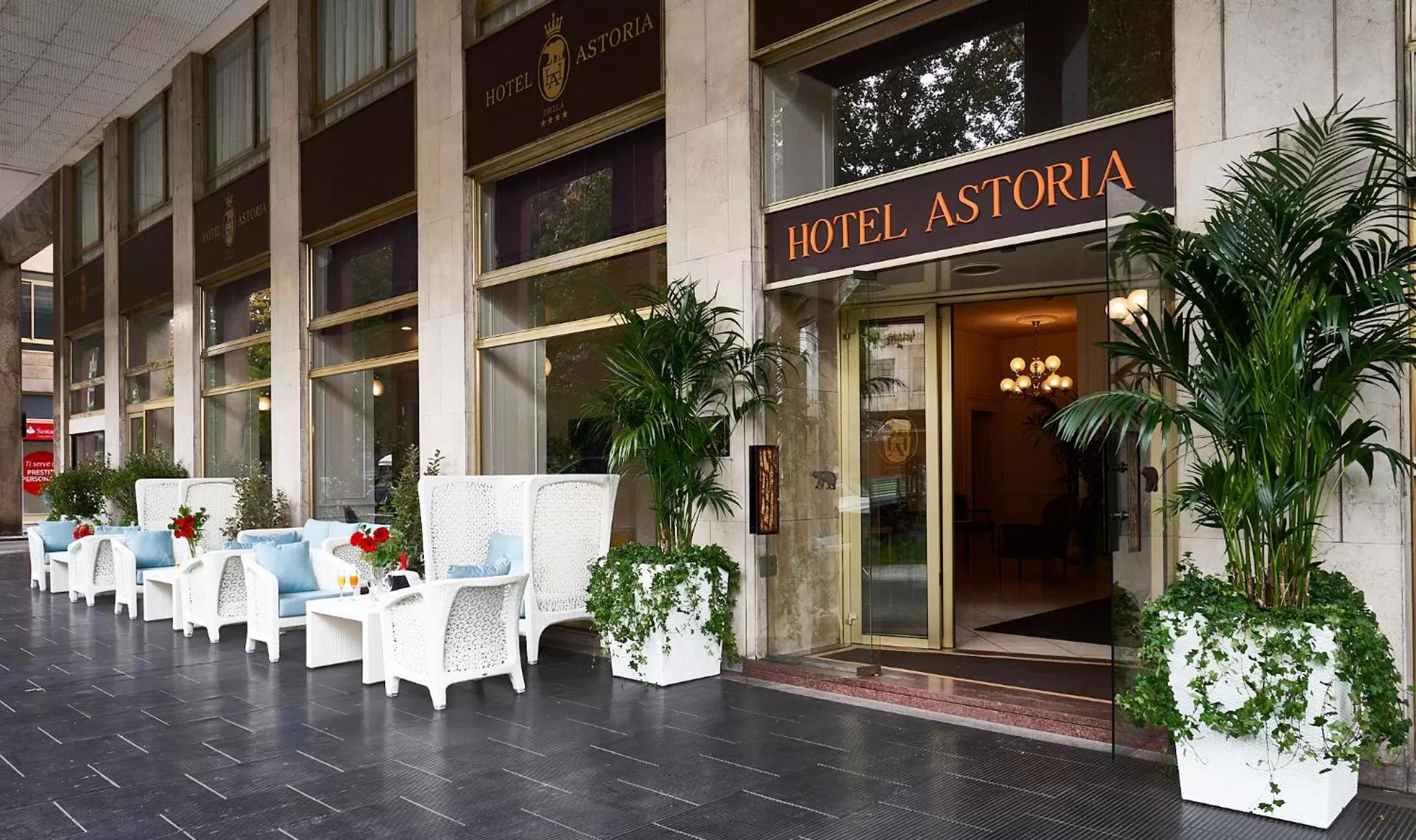 Facade/entrance in Hotel Astoria