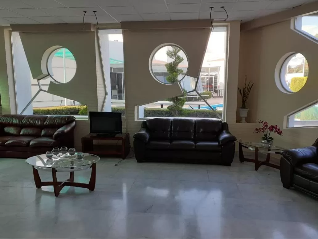 Lobby/Reception in Leo Hotel