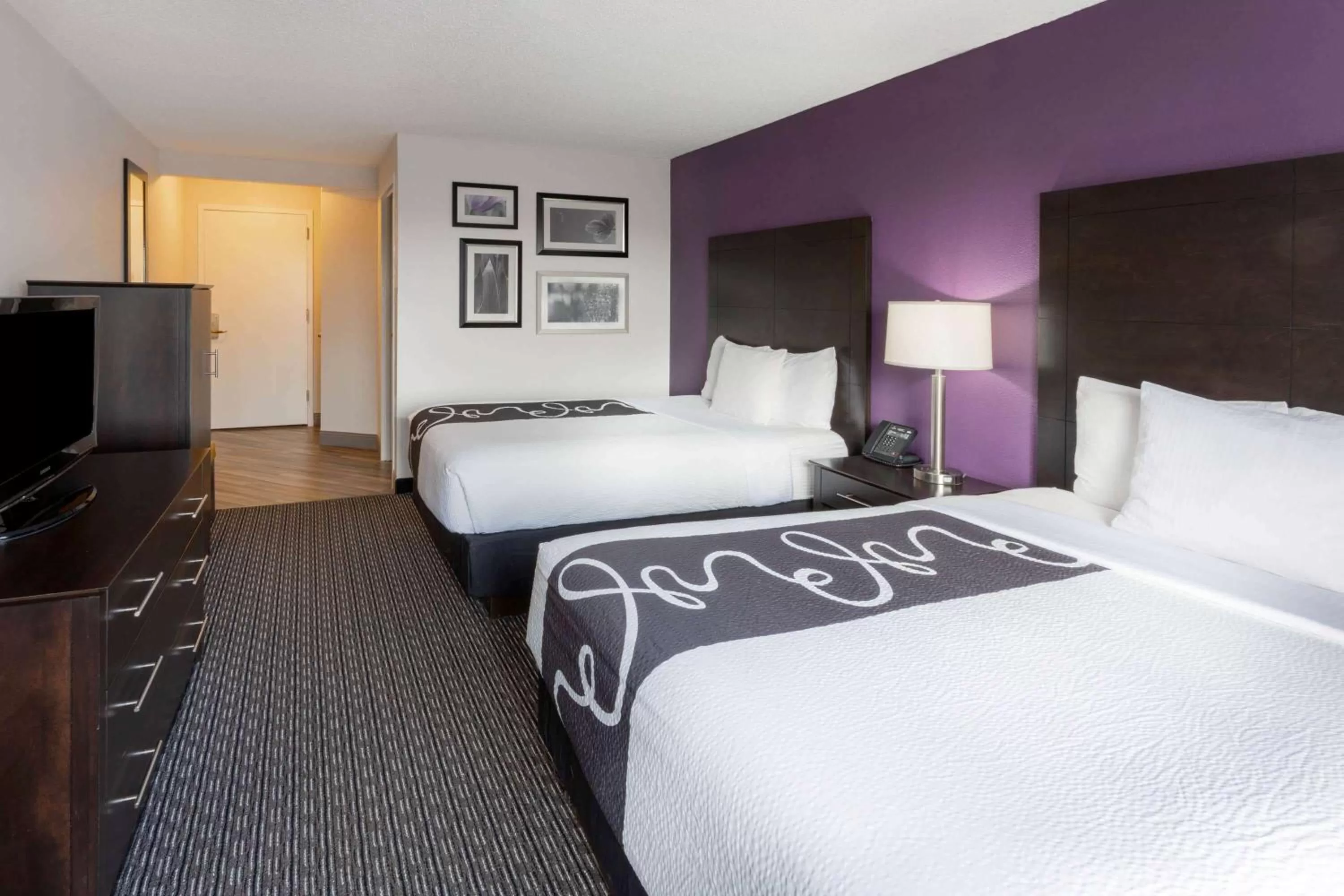 Photo of the whole room, Bed in La Quinta by Wyndham Minneapolis Bloomington W - FREE AIRPORT SHUTTLE