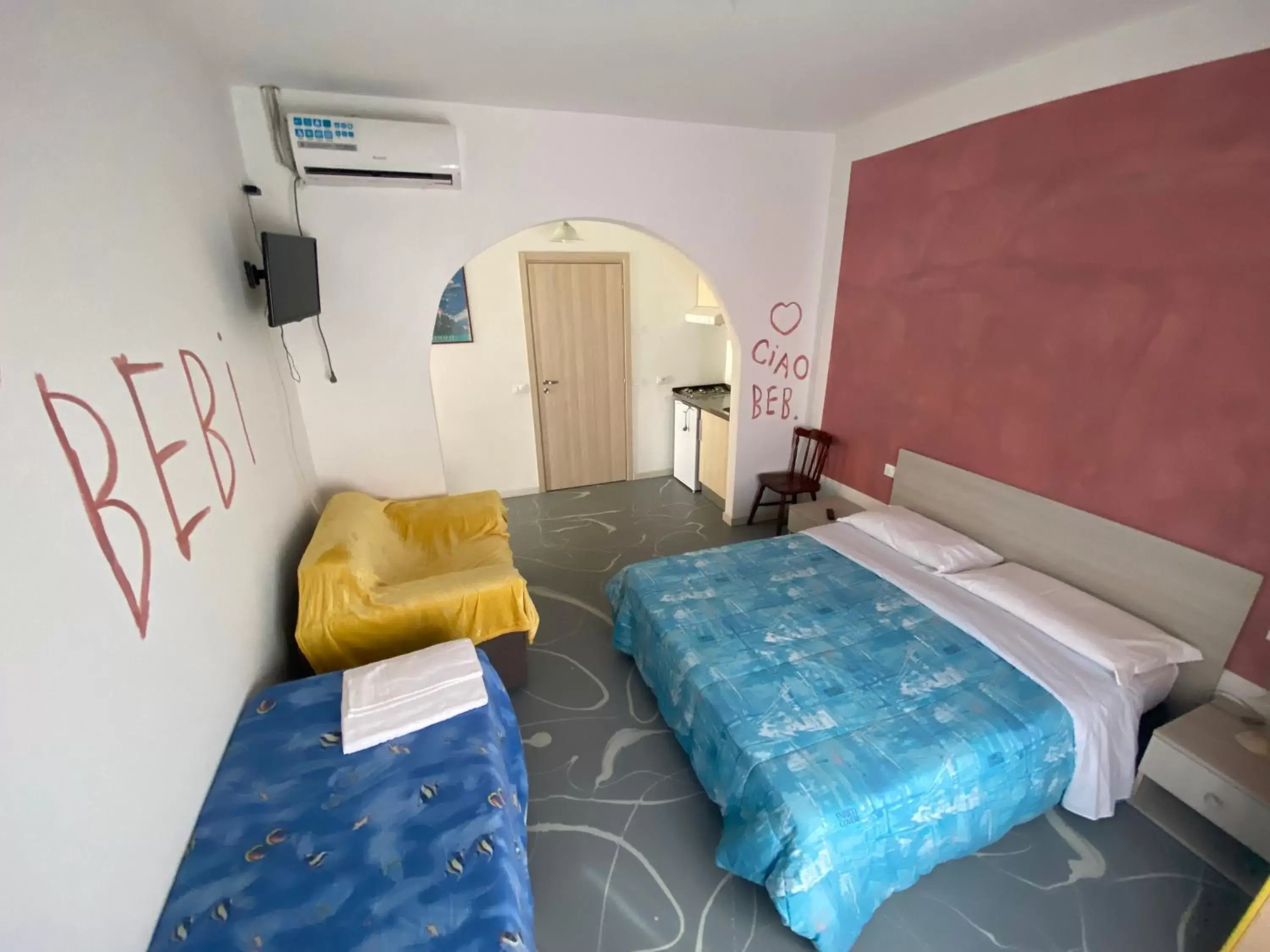 Triple Room with Private Bathroom in Macloud pub B&B Triple Room with Private Bathroom in Macloud pub B&B