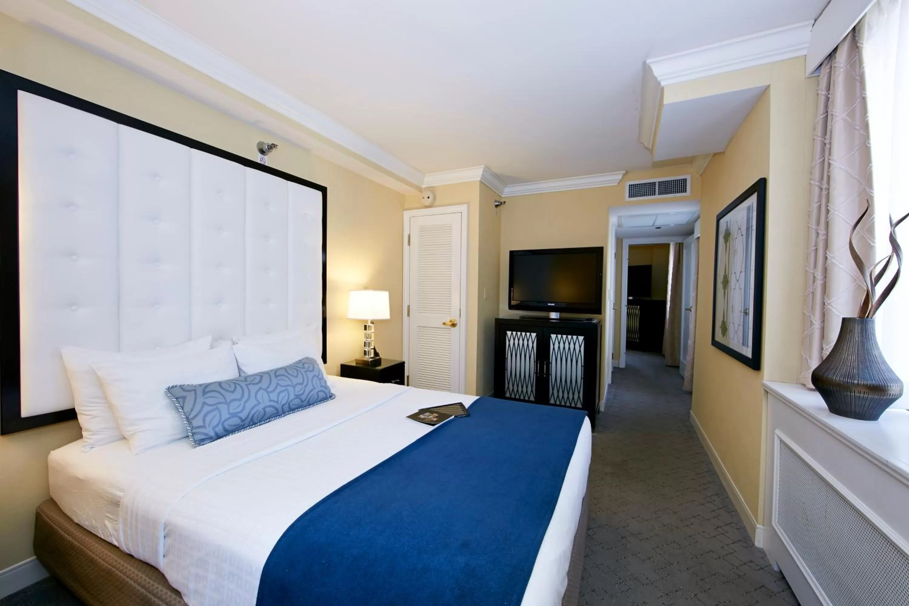 Bed in Warwick Allerton Chicago