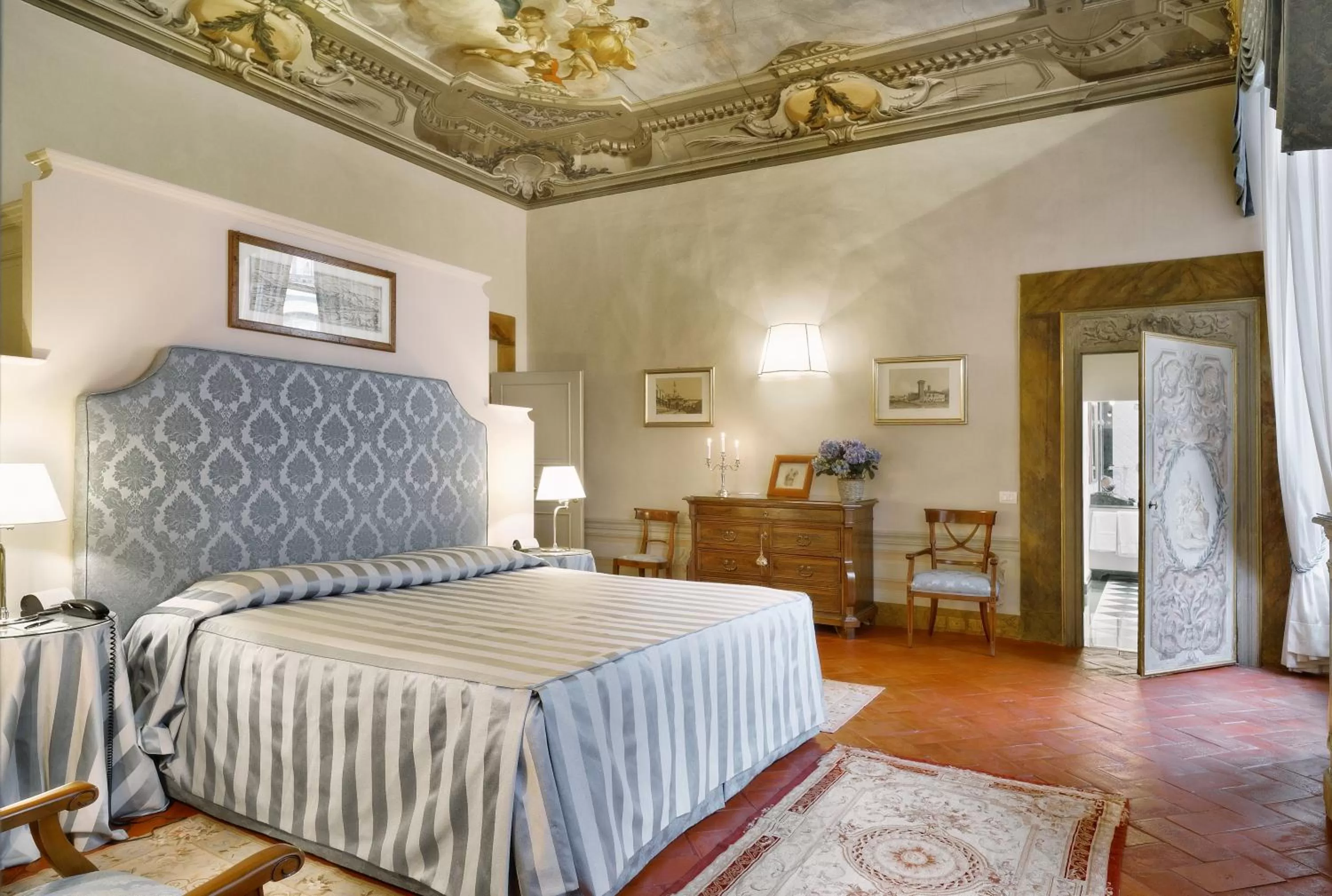 Photo of the whole room, Bed in Palazzo Niccolini al Duomo Residenza D'Epoca