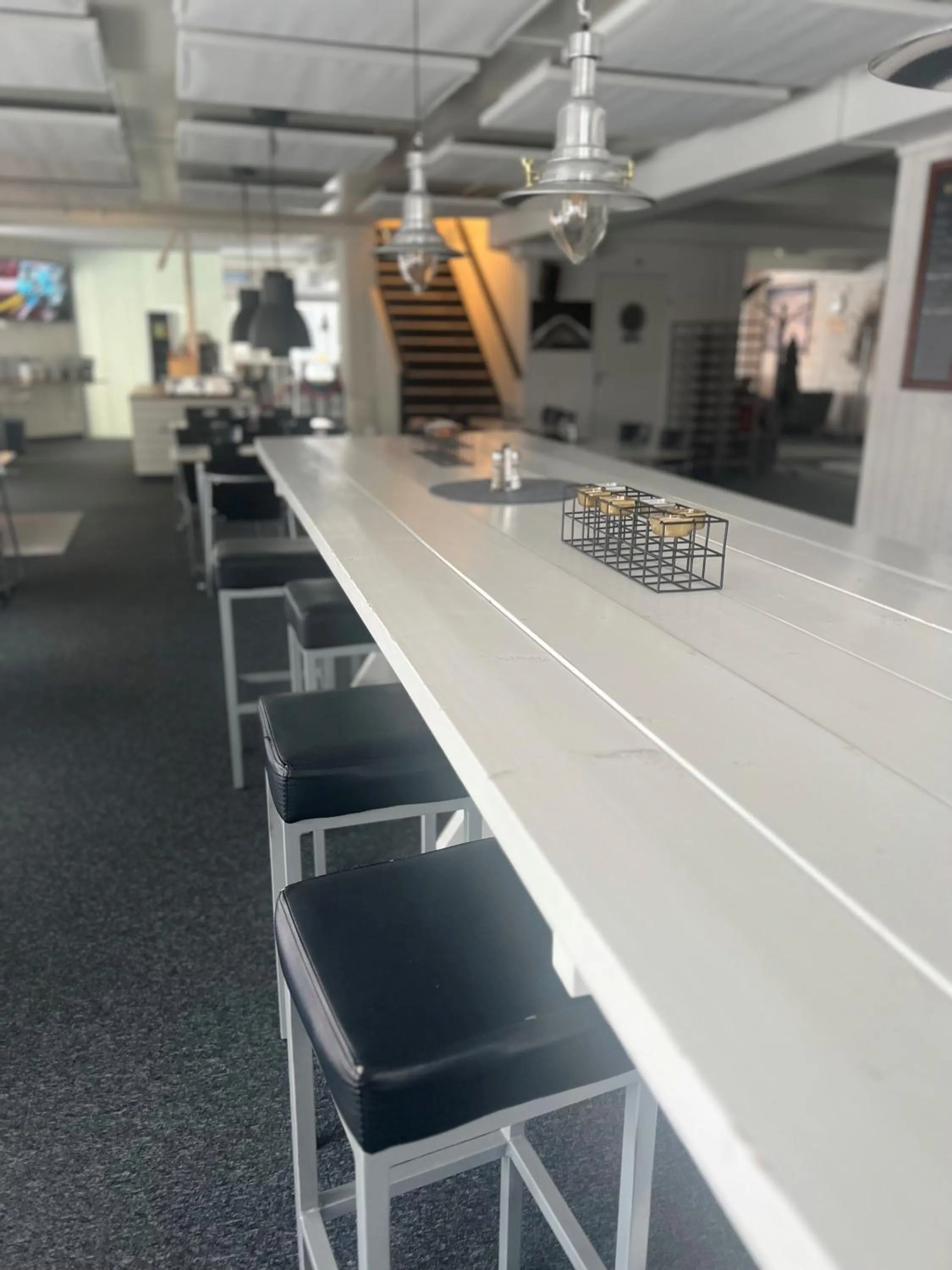 Restaurant/places to eat in Hotel E-10 by First