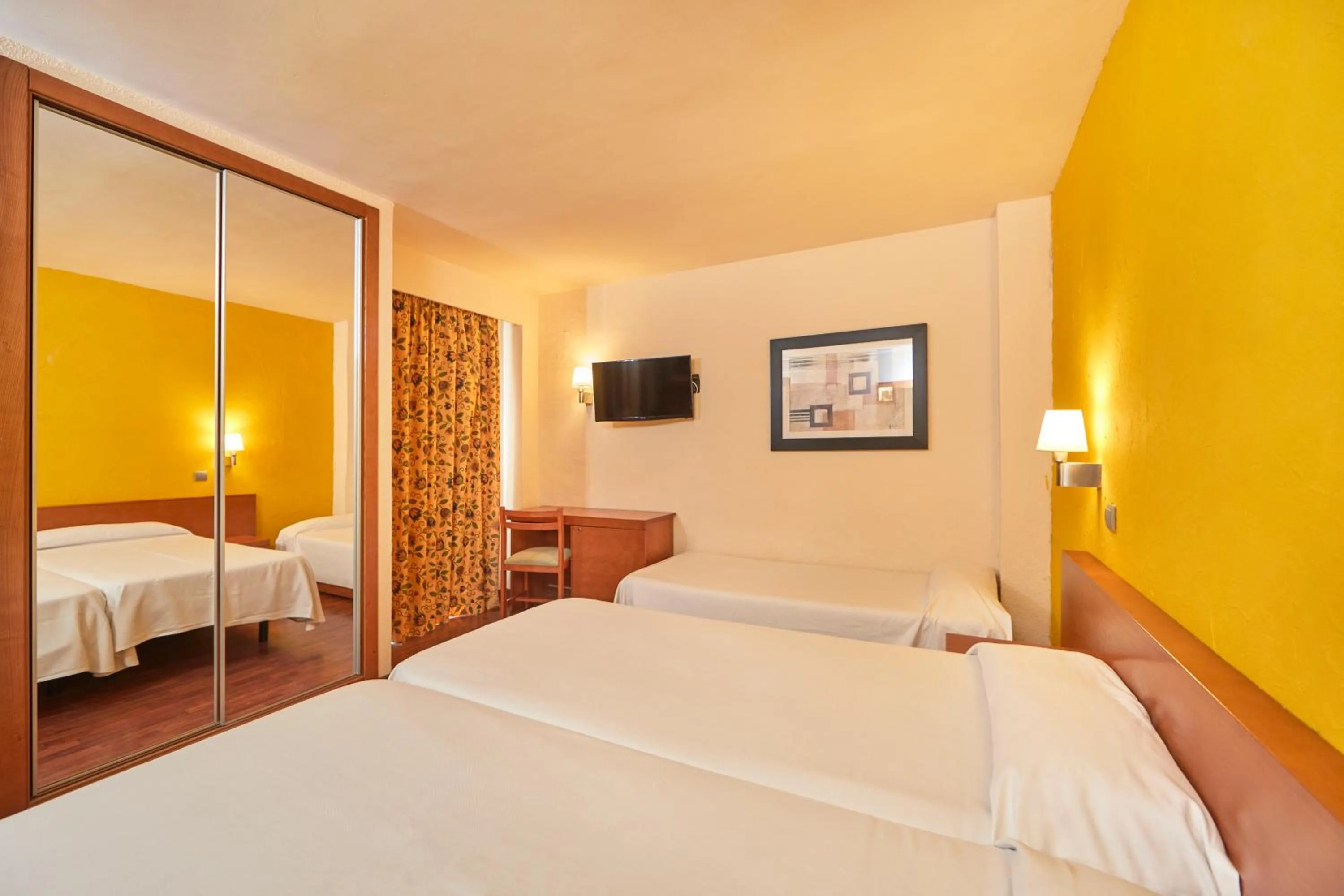 Photo of the whole room in MLL Blue Bay