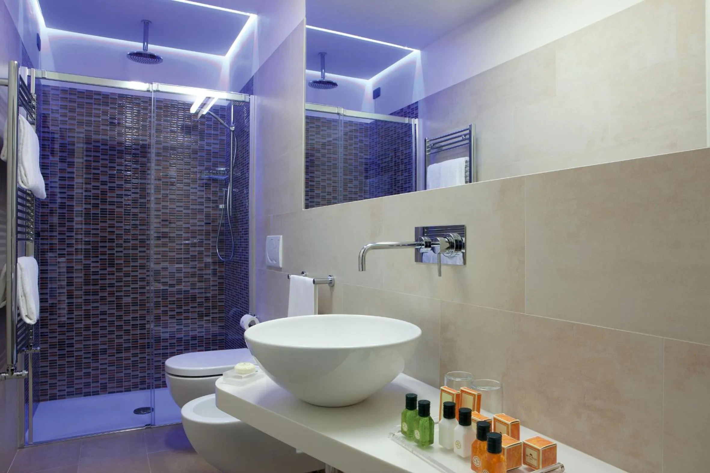 Shower in Park Hotel Villa Grazioli