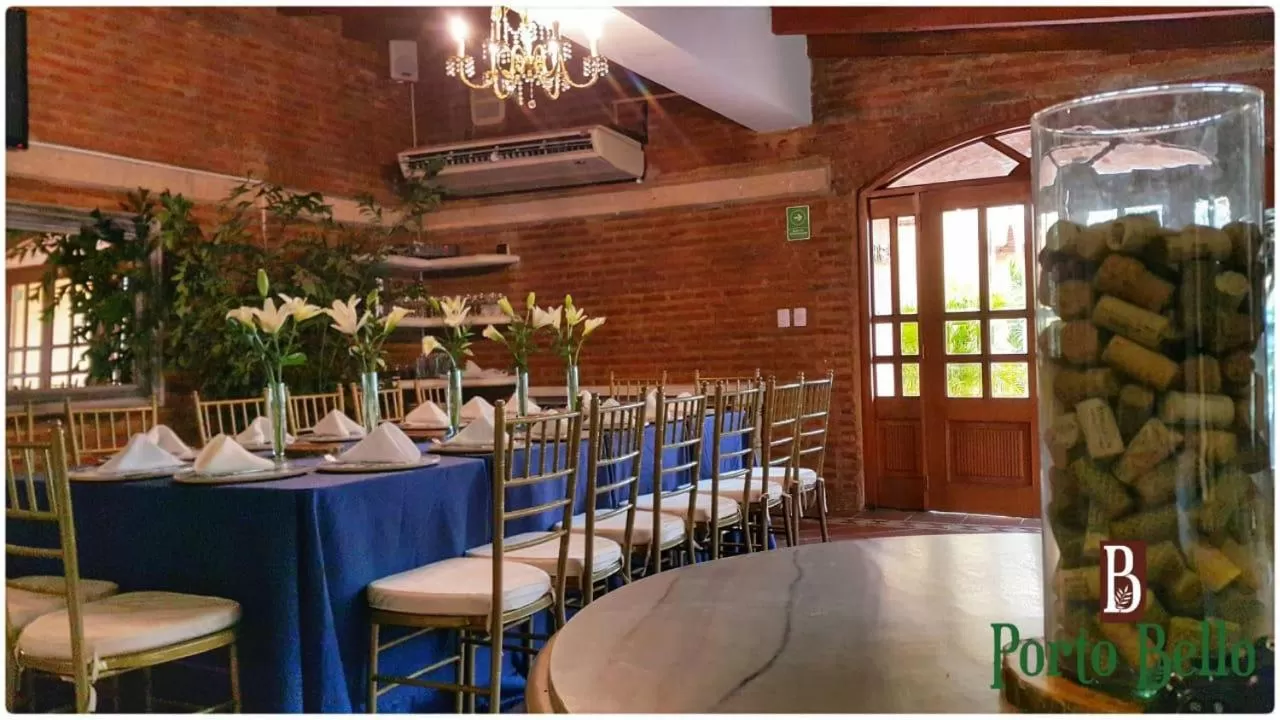 Restaurant/places to eat, Swimming Pool in Porto Bello Hotel Boutique